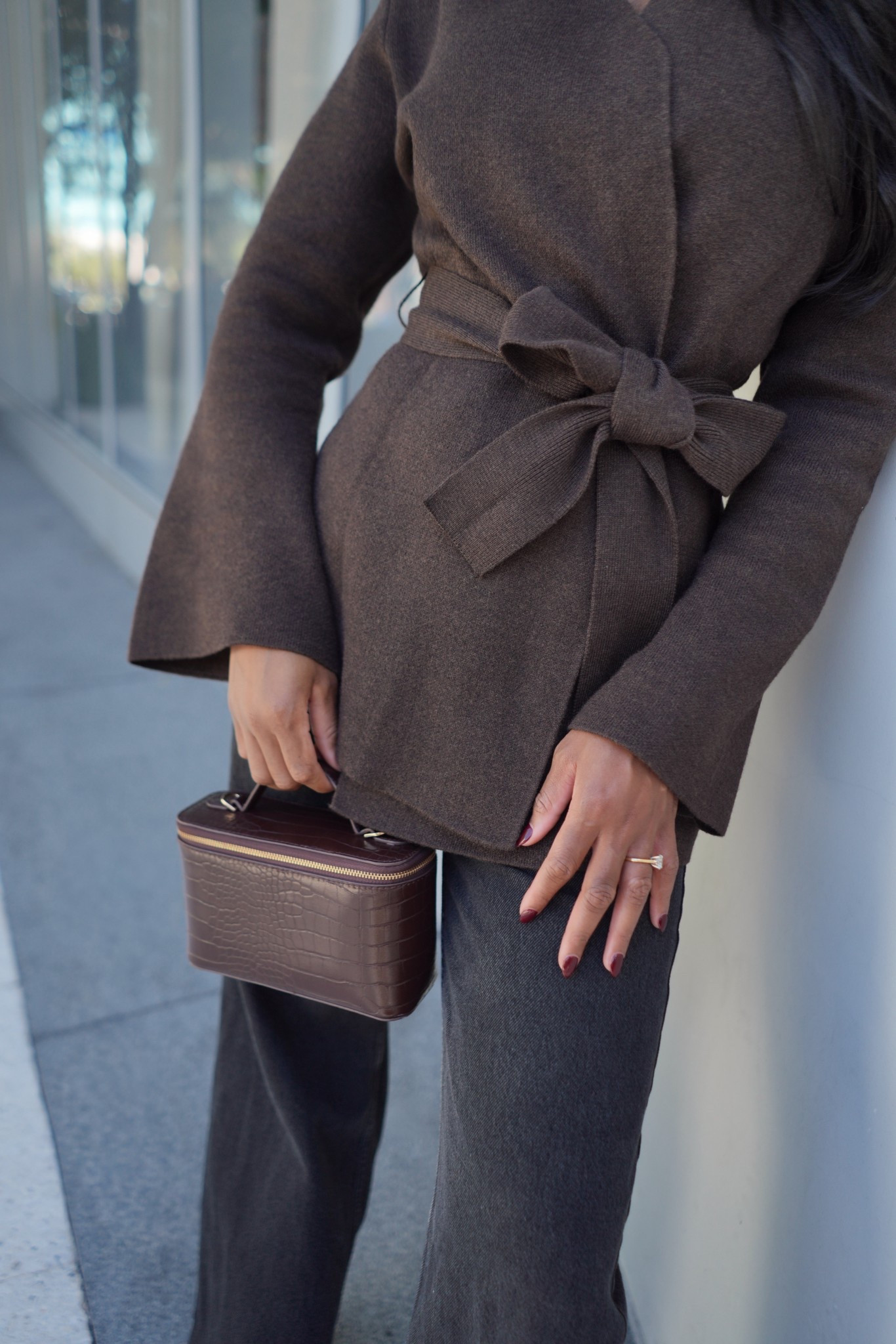 Belted knit cardigan 🤎

cardigan outfit, brown wrap cardigan, chic outfits for spring, zara outfits, black jeans, vanity bag, top handle bag 

#LTKootd #LTKWorkwear #LTKgrwm