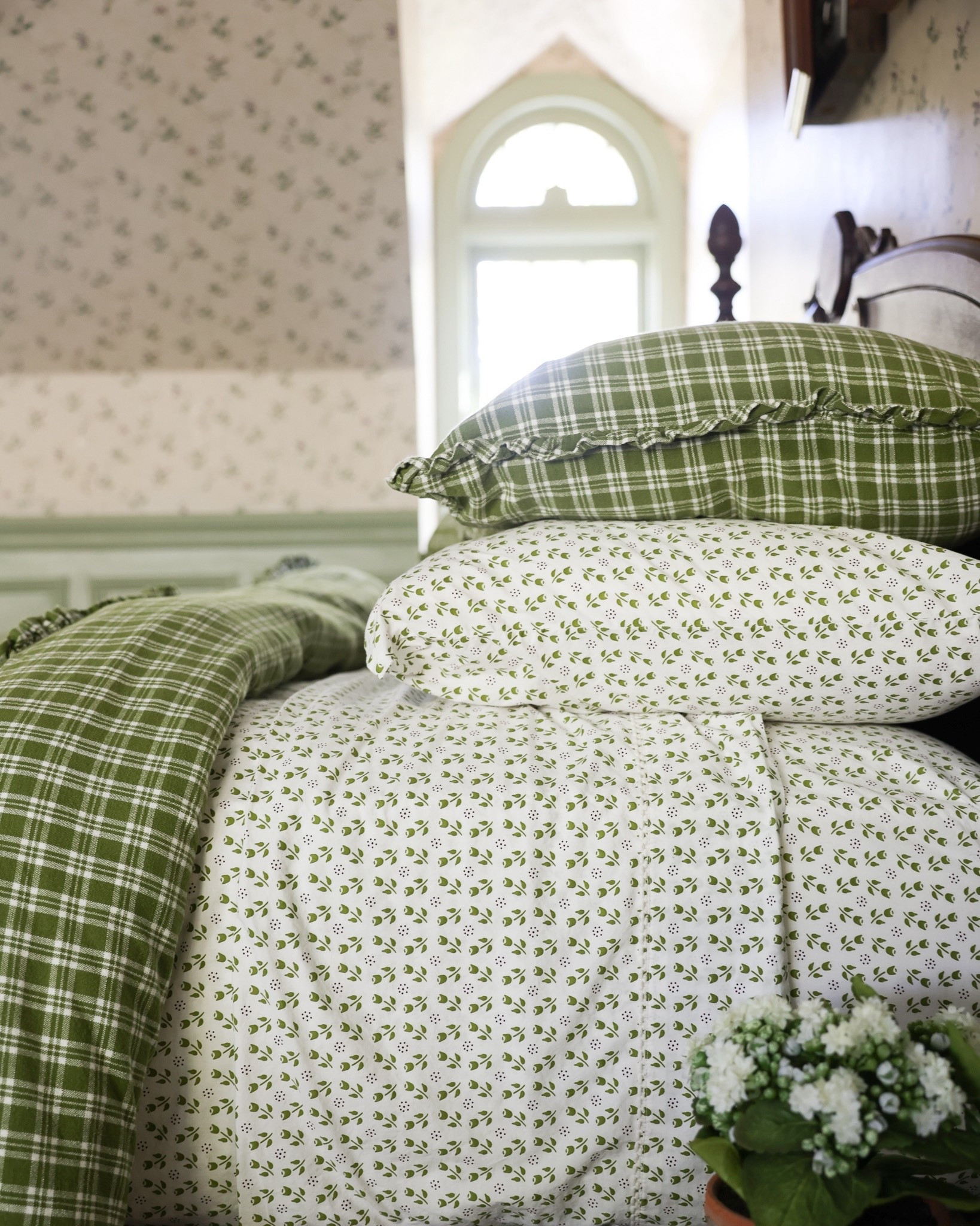 Bedding refresh for the guest room ☁️ 

#LTKHome