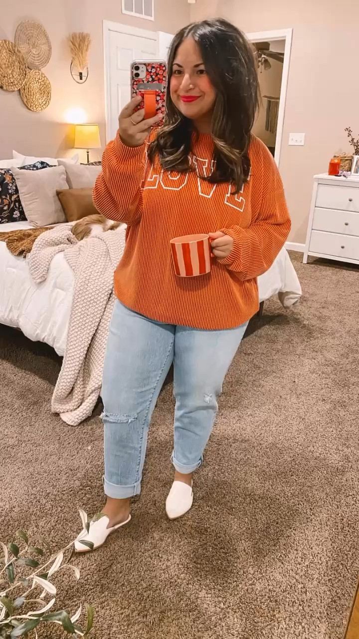 Celebrating Valentine’s Day in style with comfy + cute outfits that don't break the bank! 💕

mules: fit true to size // wearing a 5
jeans: fit true to size // wearing a 14
crewneck: fits true to size // wearing an XL 

 

#LTKWatchNow #LTKSeasonal #LTKStyleTip