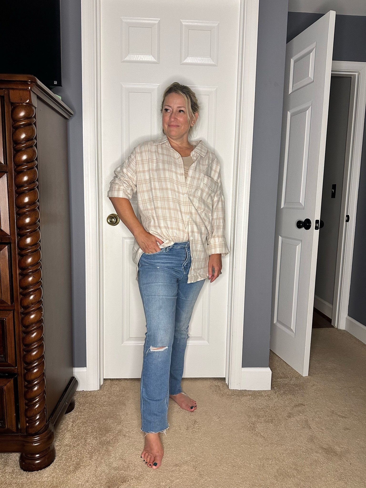 Fall flannel
Neutral flannel
Jeans
Fall outfit
Distressed jeans


#LTKFindsUnder100 #LTKOver40 #LTKSeasonal