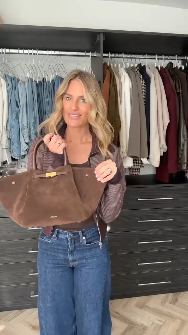 Try on my new Oysho pieces with me 🤎

Knitwear, activewear, gym set, yoga, Pilates, gym leggings, suede bag, barrel leg jeans, new balance trainers, handball trainers, autumn outfit, chocolate brown

#LTKautumn #LTKFashionMonth #LTKfitness