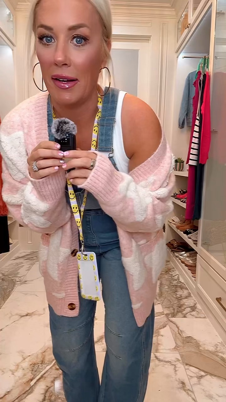 Cute teacher outfit!