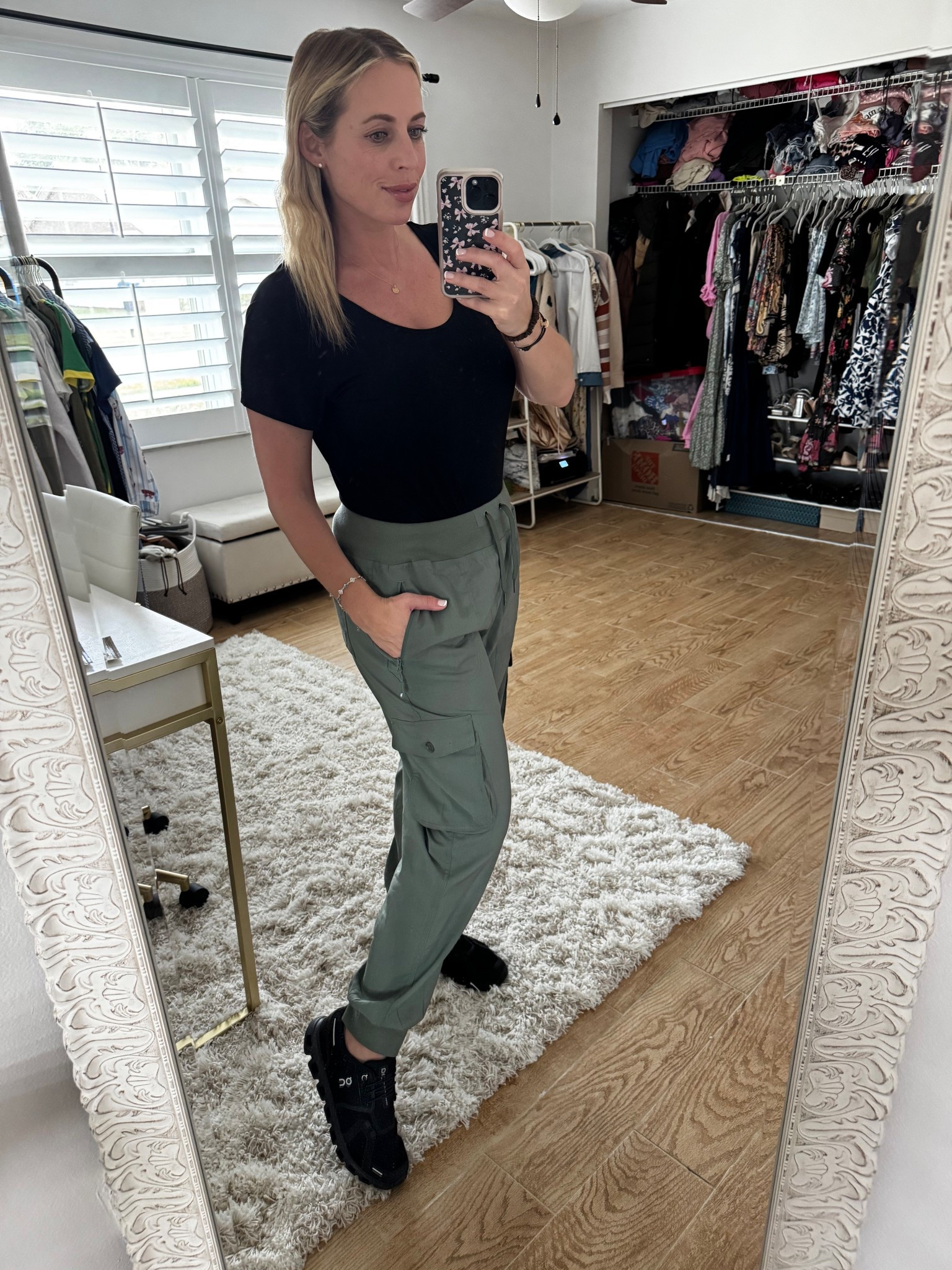 Casual pants with pockets. Workwear style at 10 weeks pregnant 

#LTKMidsize #LTKootd #LTKBump