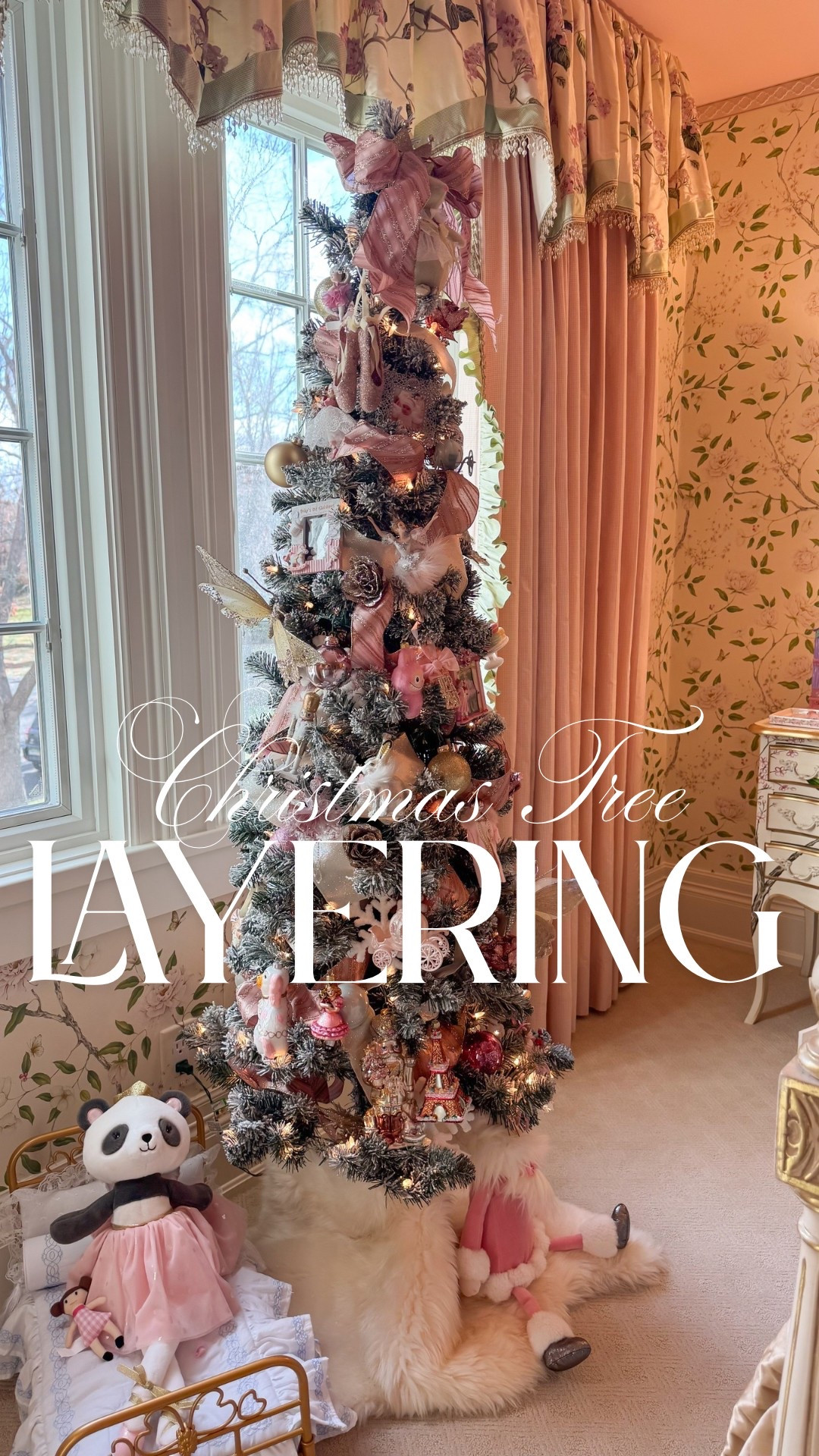 The method I use for decorating our Christmas trees and a little peek at Georgina’s girly Christmas tree🎄 Sometimes it feels overwhelming when you’re staring at bins of ornaments and ribbon, but just remember *start inside, work out with largest to smallest* 🤶🏼 Linking lots of girly pink + gold inspiration if you want to create this look! 