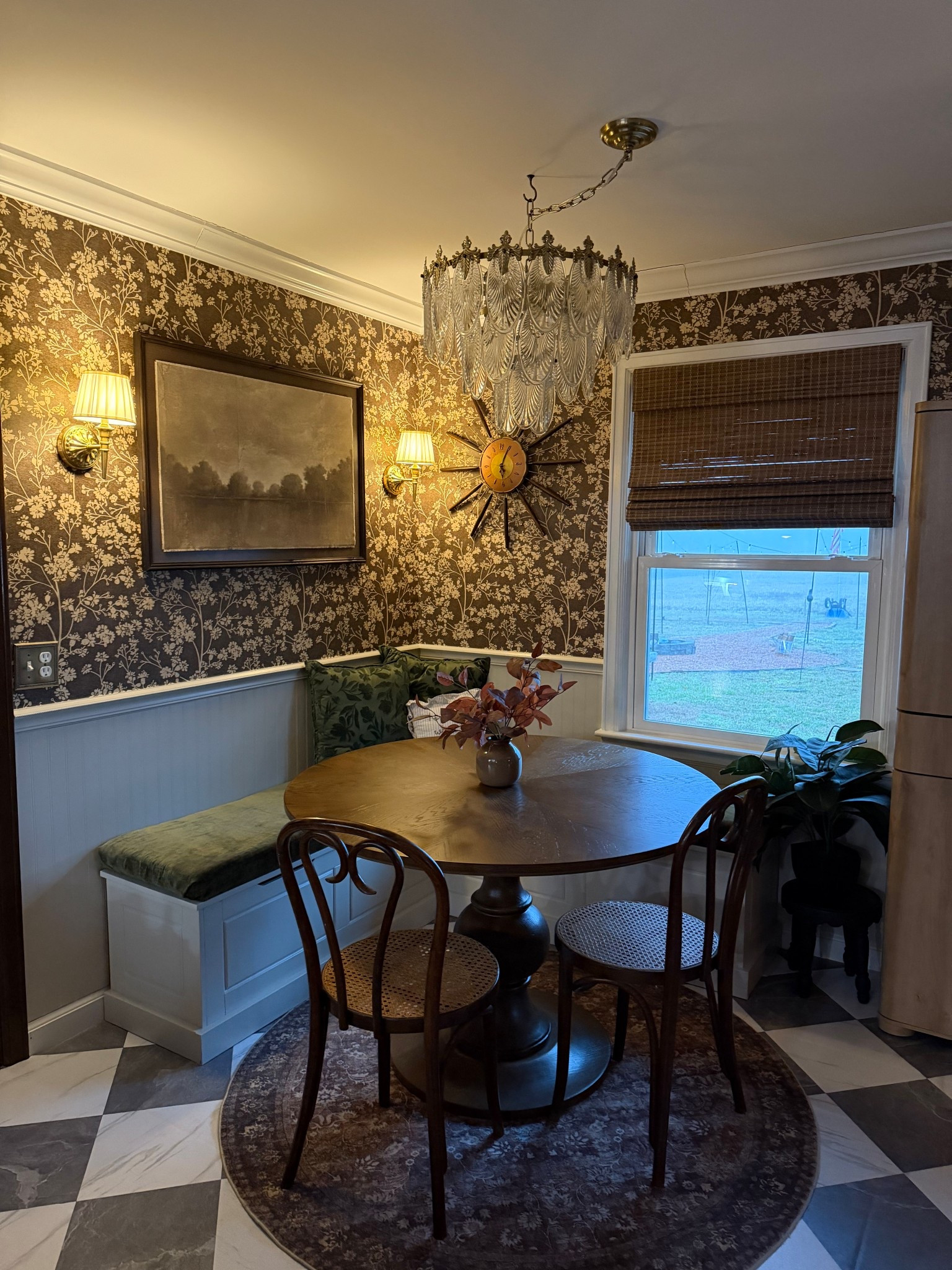 Love how my breakfast nook is looking!

#LTKHome #LTKU #LTKSeasonal