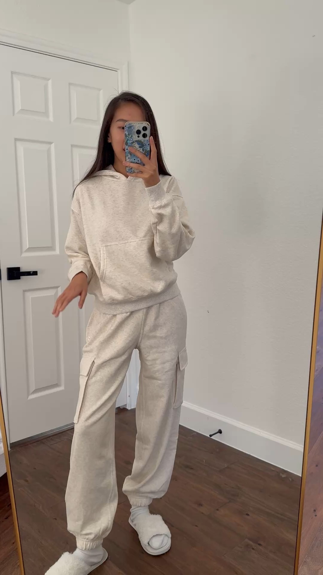 Hoodie (XS), joggers (XS), travel outfit, lounge wear 

#LTKootd #LTKActive #LTKGiftGuide