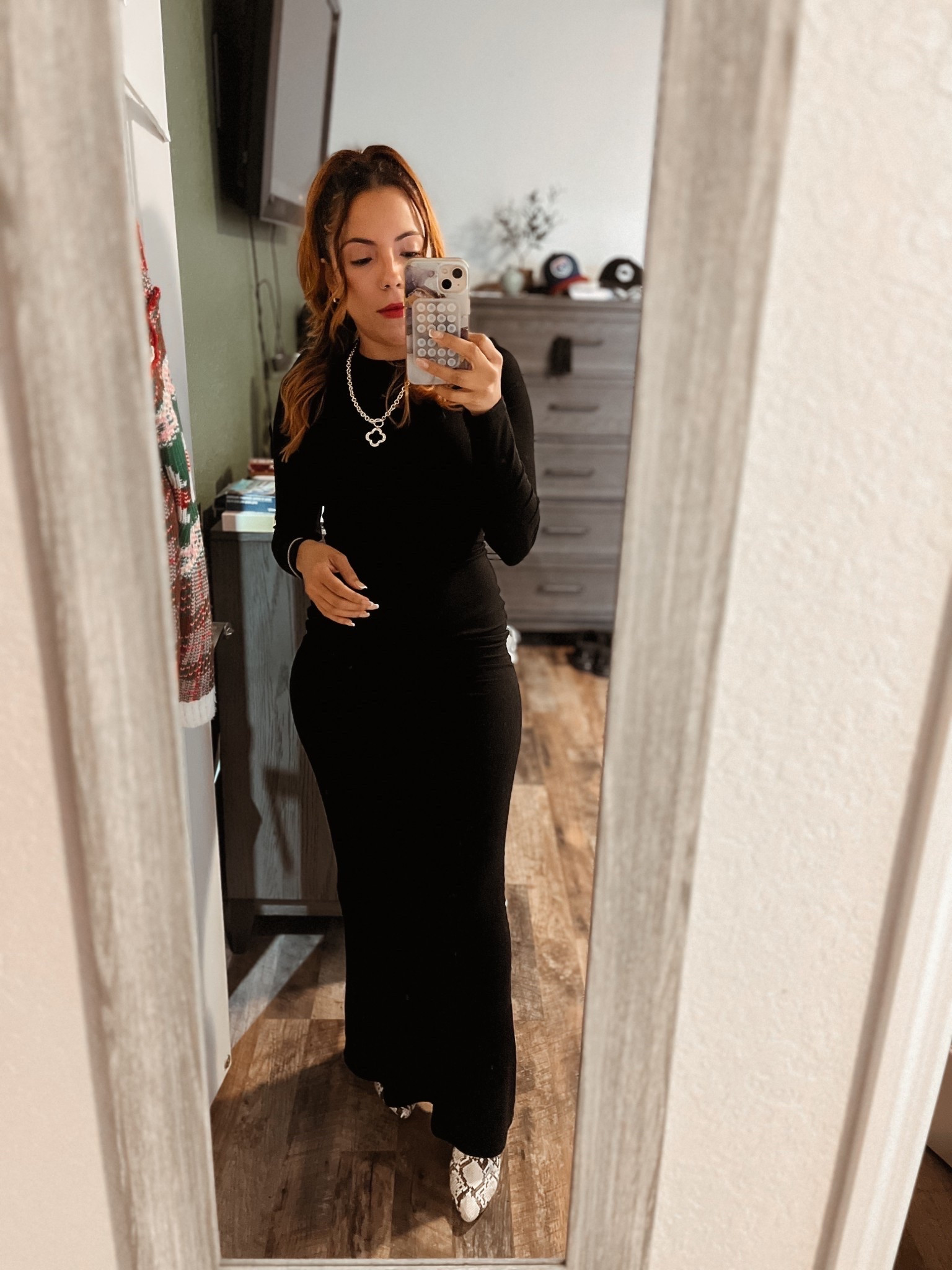 Date night 💄 : the most comfy all year round body con dress. (Must have in every color)
5’0 | XS/S 

#LTKFindsUnder100 #LTKBeauty #LTKPetite
