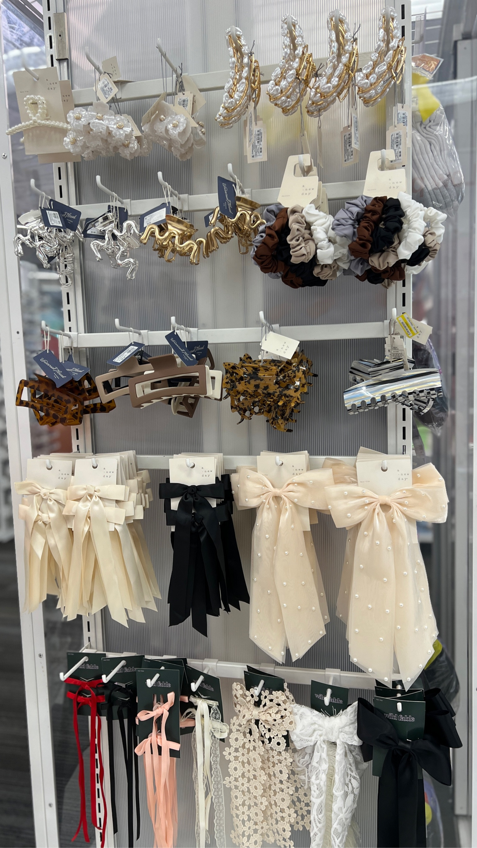 Hair clips, claw clips, bows and other hair accessories now 30% off at Target 

#LTKBeauty #LTKStyleTip #LTKSaleAlert