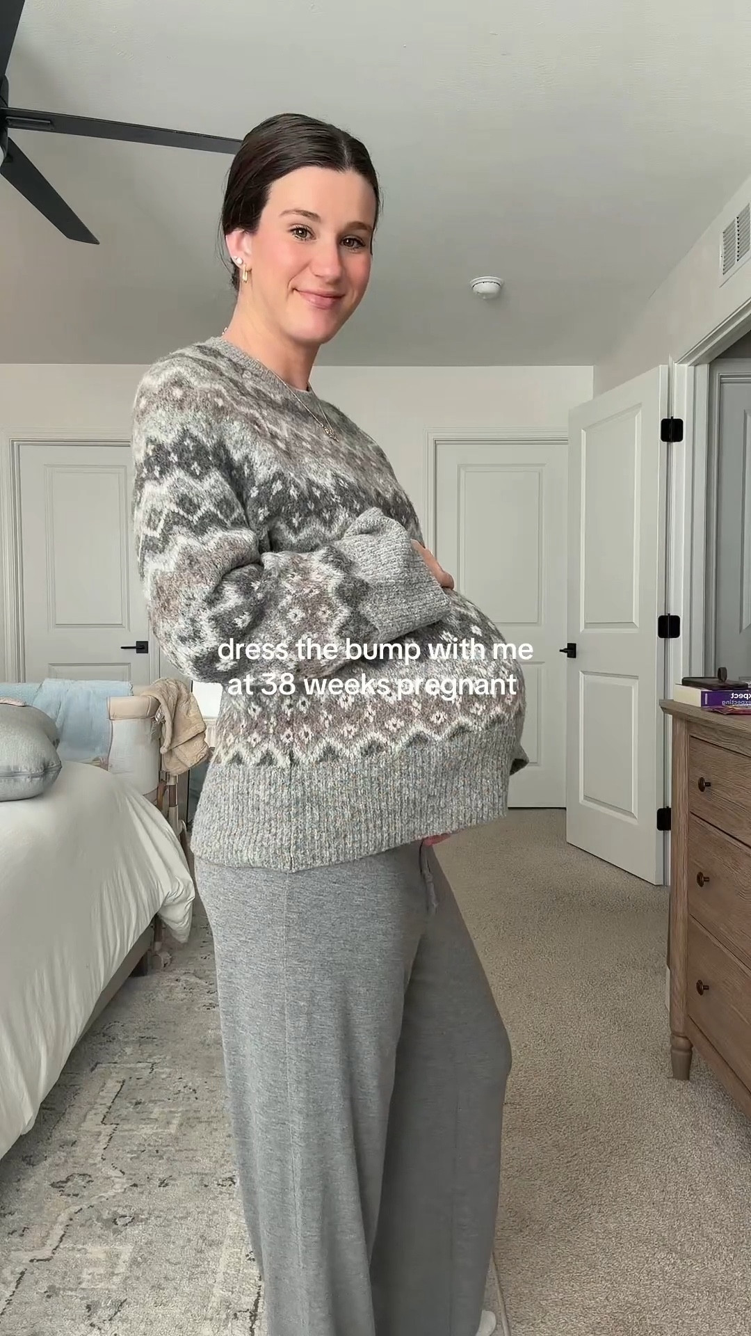 38 week ootd!!! 🩶🩶🩶

pants: small, dark heather grey
sweater: small, heathery dark grey/heather pebble grey 
long sleeve: small, heather birch 
uggs: TTS