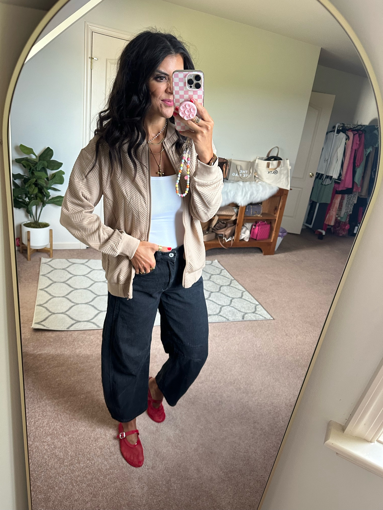 Love this zip up sweatshirt for fall!


#LTKFindsUnder100 #LTKSeasonal