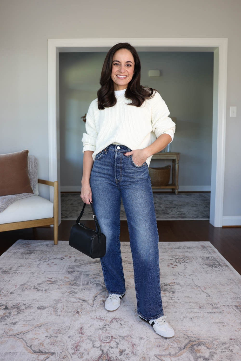 What shoes to wear with straight leg jeans for petites. 

Jeans (Levi’s): 25 x 27” on my honor wash / 12” rise / 27” inseam - sized up 

Sneakers 
Sweater (Gap): petite xs 
T-Shirt (Old Navy): petite xs 
Sneakers (Quince): size up 1/2 size 

My measurements for reference: I’m 4’10” and 105lbs. My bust, waist, and hip measurement is 32”, 24”, and 36”.