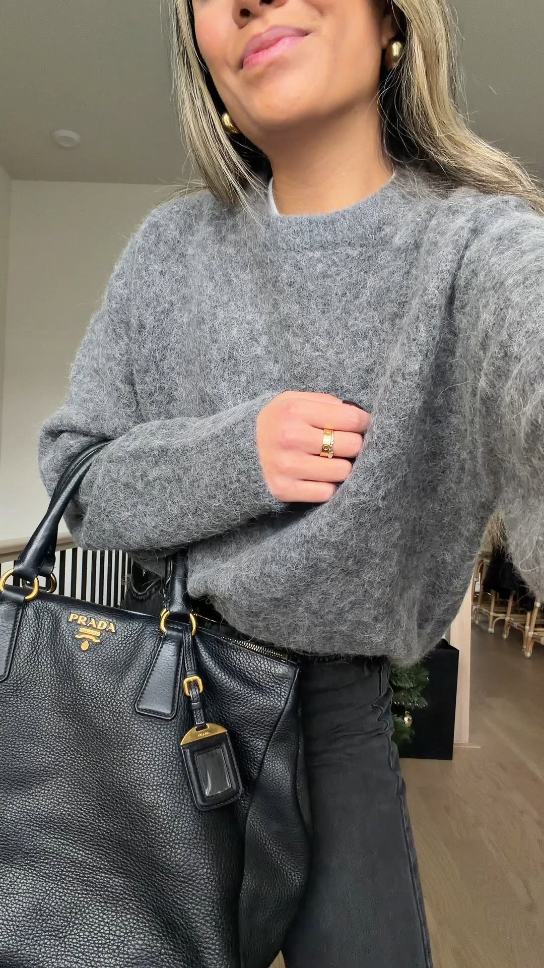 comfy & chic!

Wearing a small in the sweater!
Washed black denim: past H&M
Black ankle boots: Zara 
studded belt: TJ Maxx (Rachel Zoe)



#LTKootd #LTKPetite #LTKWorkwear