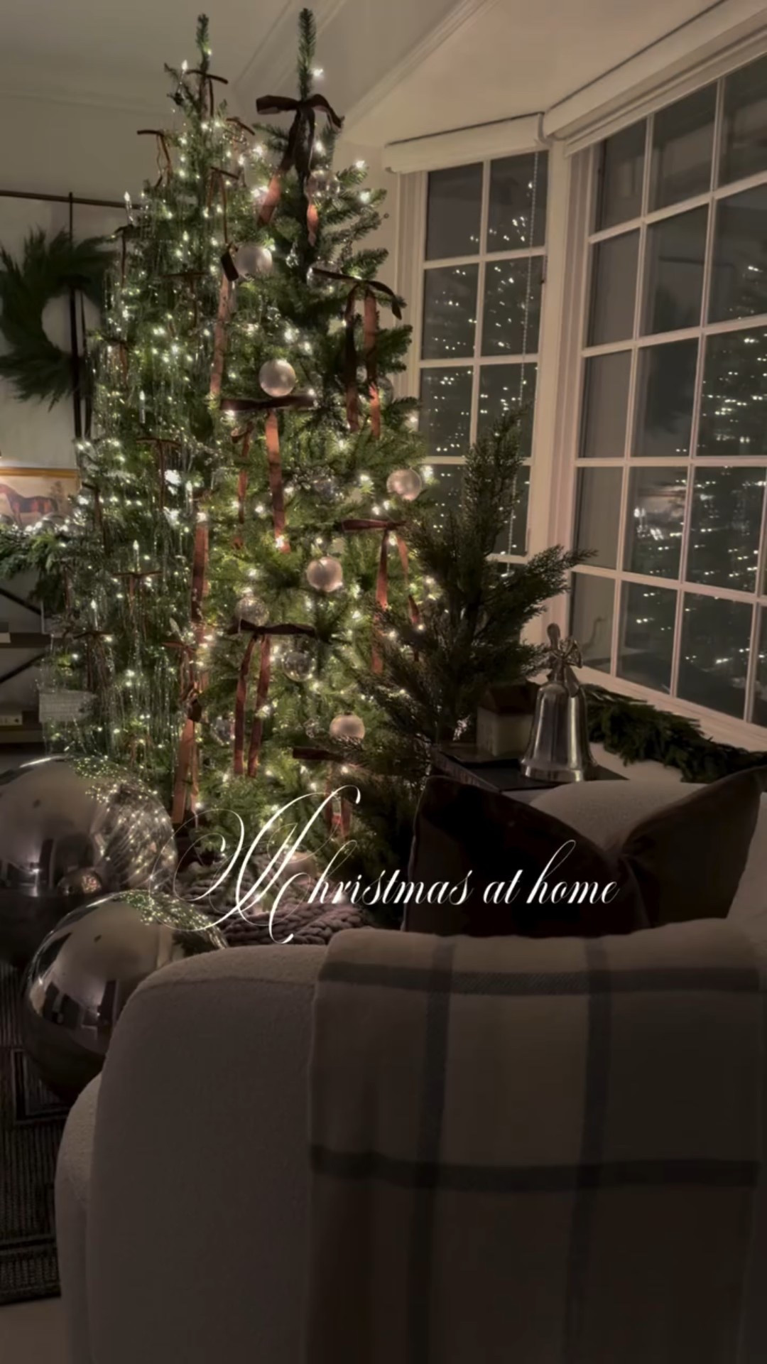 There’s just something about Christmas at home - the coziness, the twinkling lights, the way everything feels a bit more magical ✨

#christmastree #christmasathome #Christmasdecor #holidaydecor #christmasaesthetic #christmasvibes #homefortheholidays #cozychristmas #christmasinspo