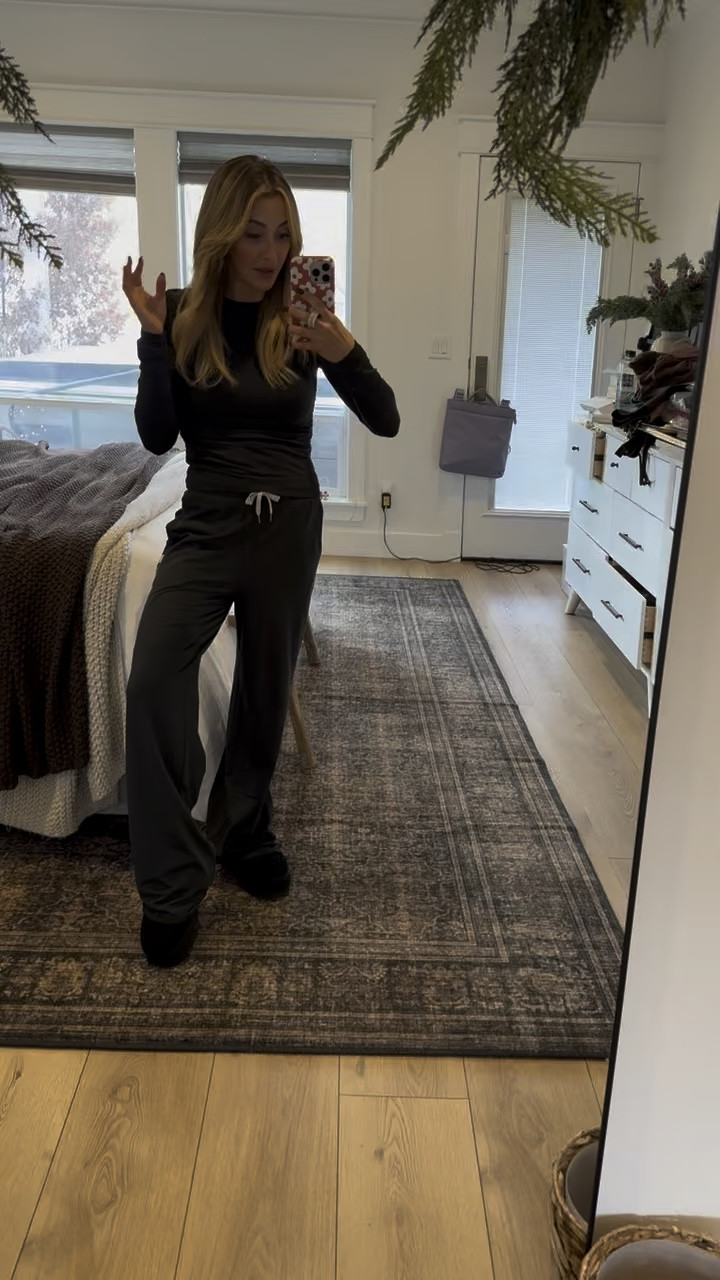 Loving my cute new set from Vuori! 

#LTKCyberWeek #LTKHoliday #LTKWatchNow