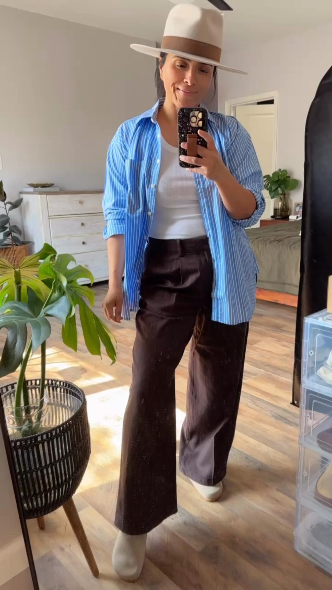 Brown and blue for Spring :) 






Spring outfits 2026
Brown pants 
Cotton shirt
Bottom down 

#LTKSaleAlert #LTKootd #LTKWorkwear