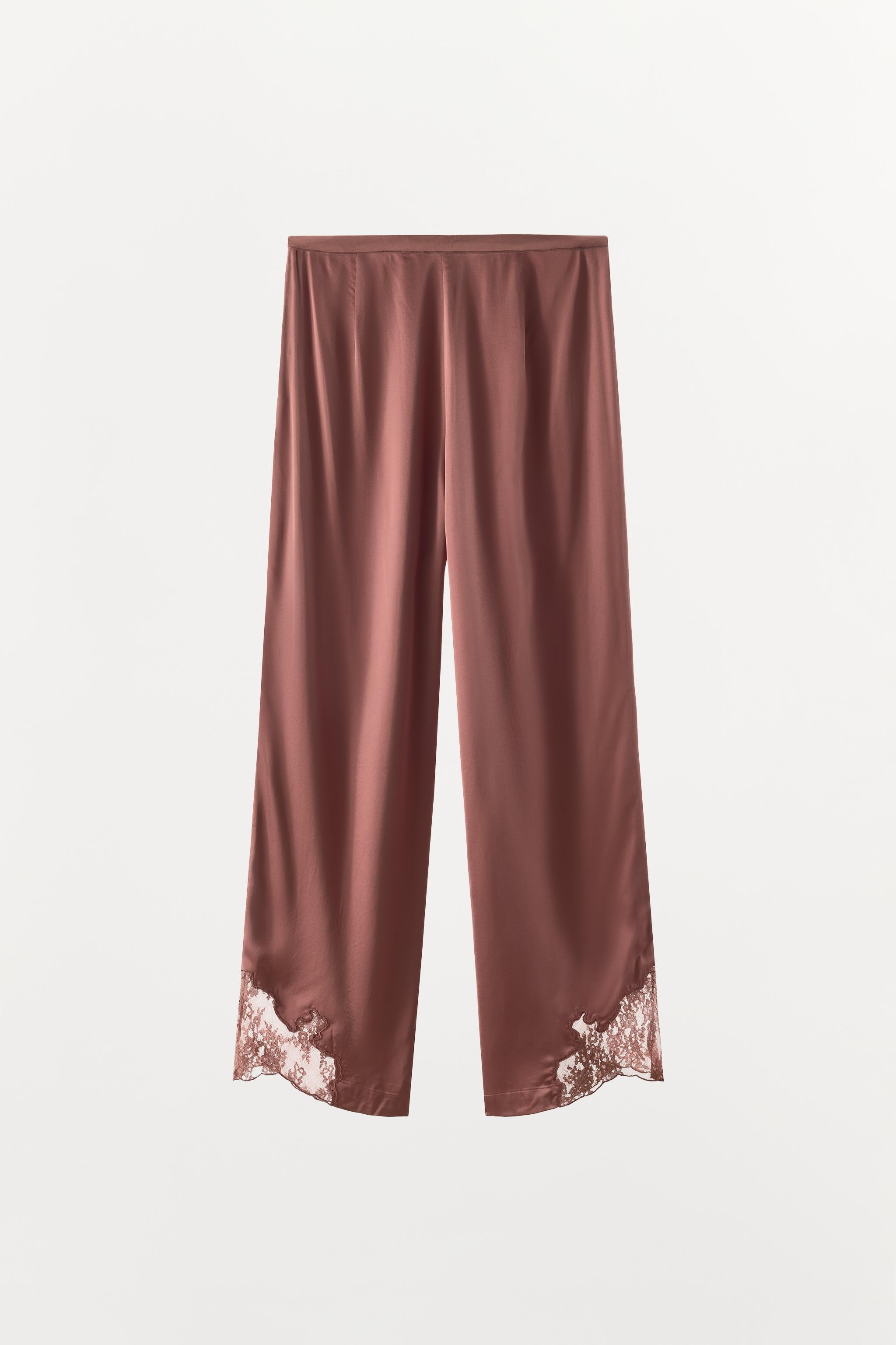 Model height: 178 cmSatin lingerie-style trousers made from 100% viscose yarn. Mid-waist. Hem fea... | Zara NL