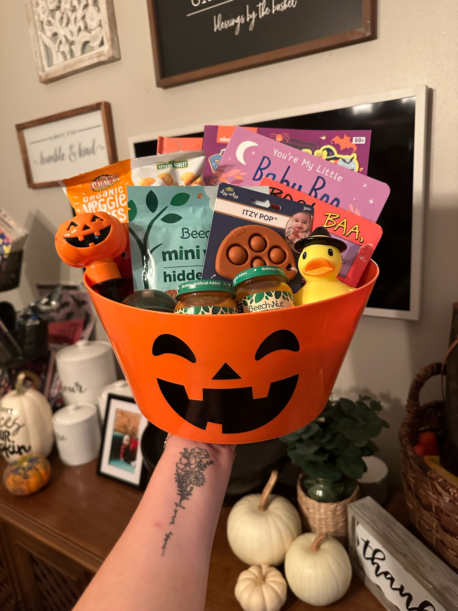 boo basket by Walmart! #boobasket #walmart #walmarthalloween #walmartplus #walmartplusmember

#LTKHoliday #LTKSeasonal #LTKHalloween