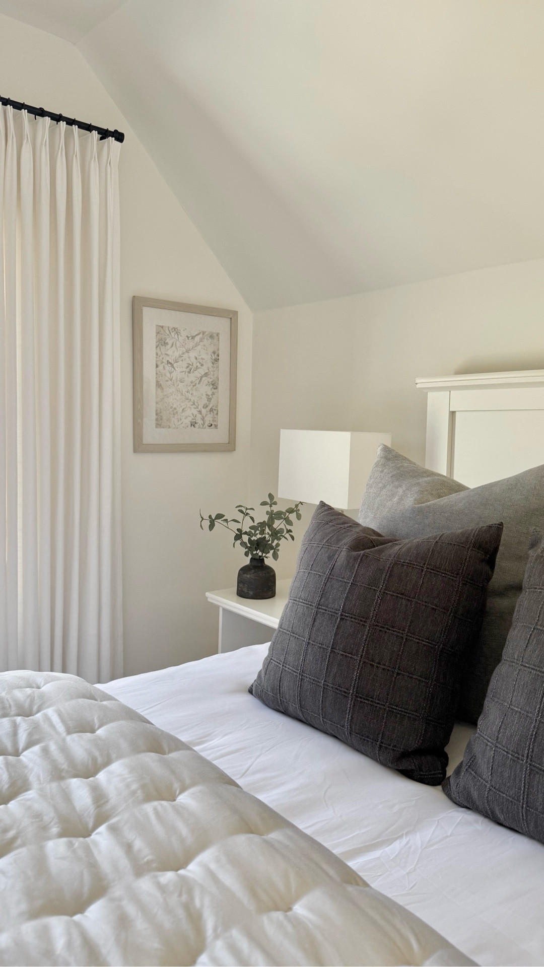 As an interior designer I’m always moving furniture, swapping out rugs, or installing a new space. I used to dread having to wait for my husband to help me move things but now I can do it all on my own!

DIY Tools | Rug Install | Moving Hacks | Useful Home Tools I Do It Yourself Tips

#diytools #homeimprovement #movinghacks