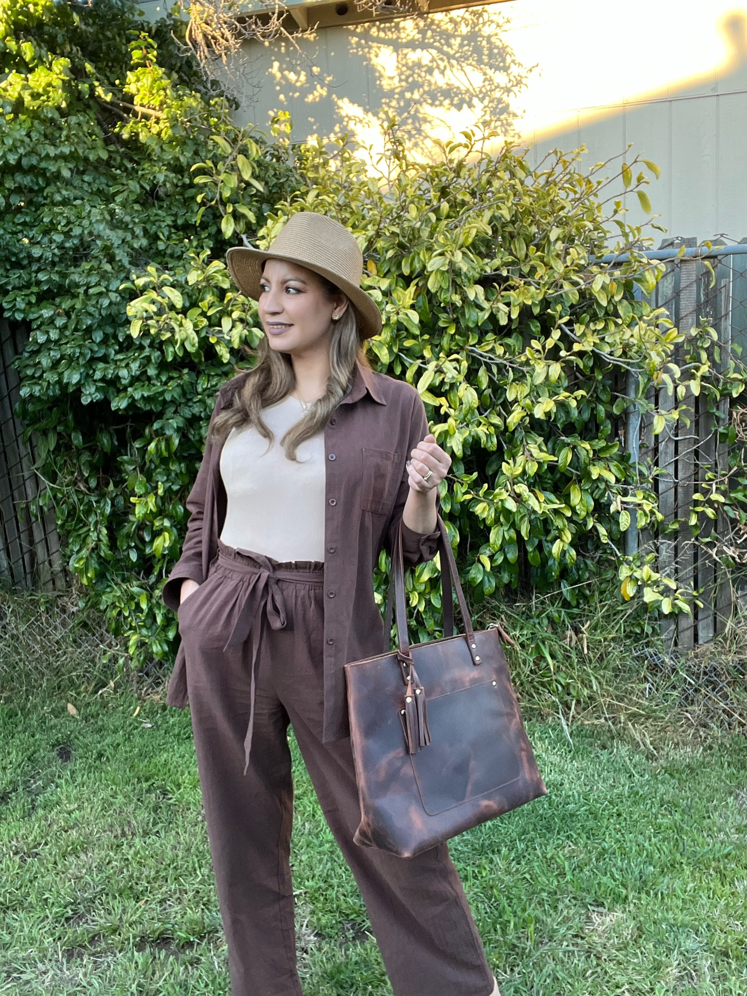 S-ZONE Bolso de mano de cuero genuino vintage para mujer, bolso de mano grande para trabajo.
Color:Marrón 

Zeagoo Conjunto de 2 piezas para mujer, camisas de manga larga con botones y pantalones de pierna ancha
Size:M

#LTKSeasonal #LTKstyletip