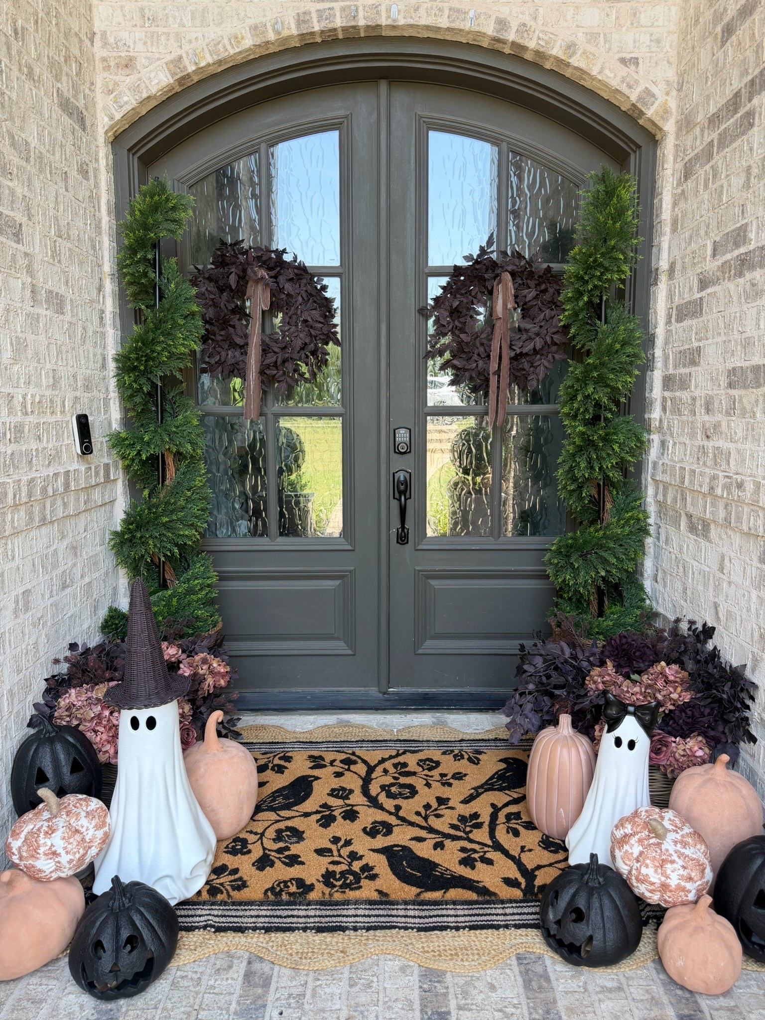 Is everyone getting their porches ready for fall?? 🤗

#LTKSeasonal #LTKHome