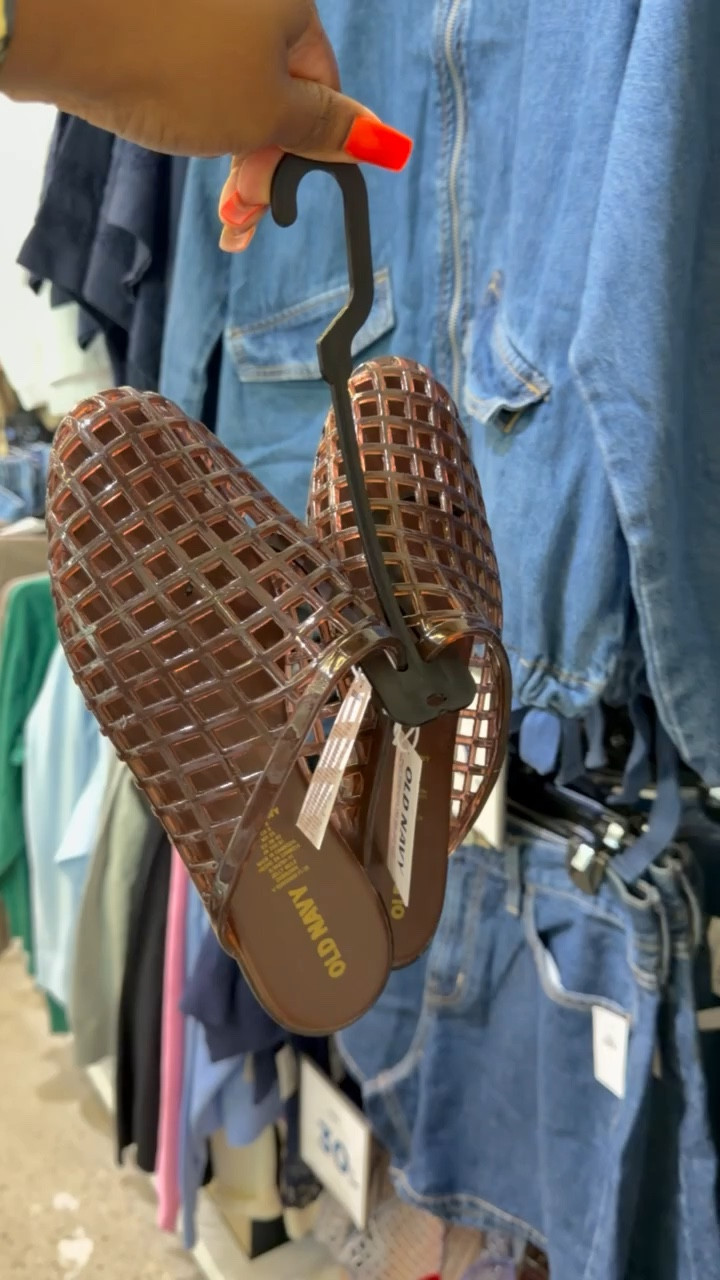 Old Navy Jelly Mules Under $30 Perfect For Summer!

#LTKSwim #LTKootd #LTKgrwm