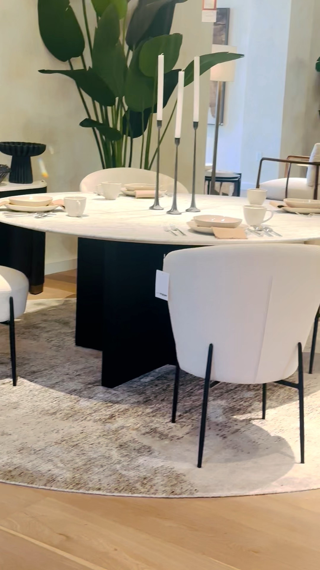 An elegant dining room moment—quiet, polished, beautifully composed.
#diningroom #editorialhome #interiorstyle #elevatedliving

#LTKSaleAlert #LTKHome #LTKHoliday