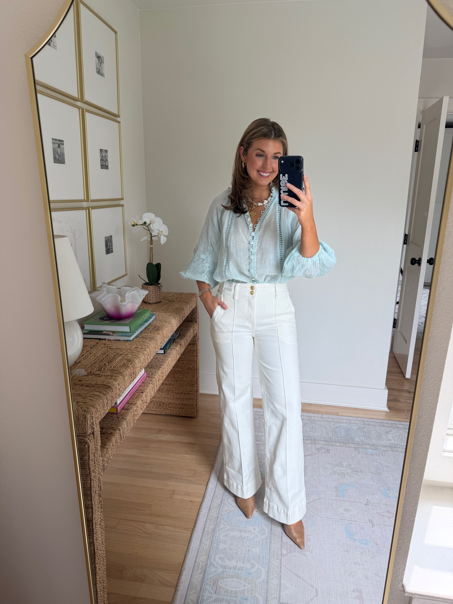 White jeans for summer! Wearing a S in top and 26/reg in jeans