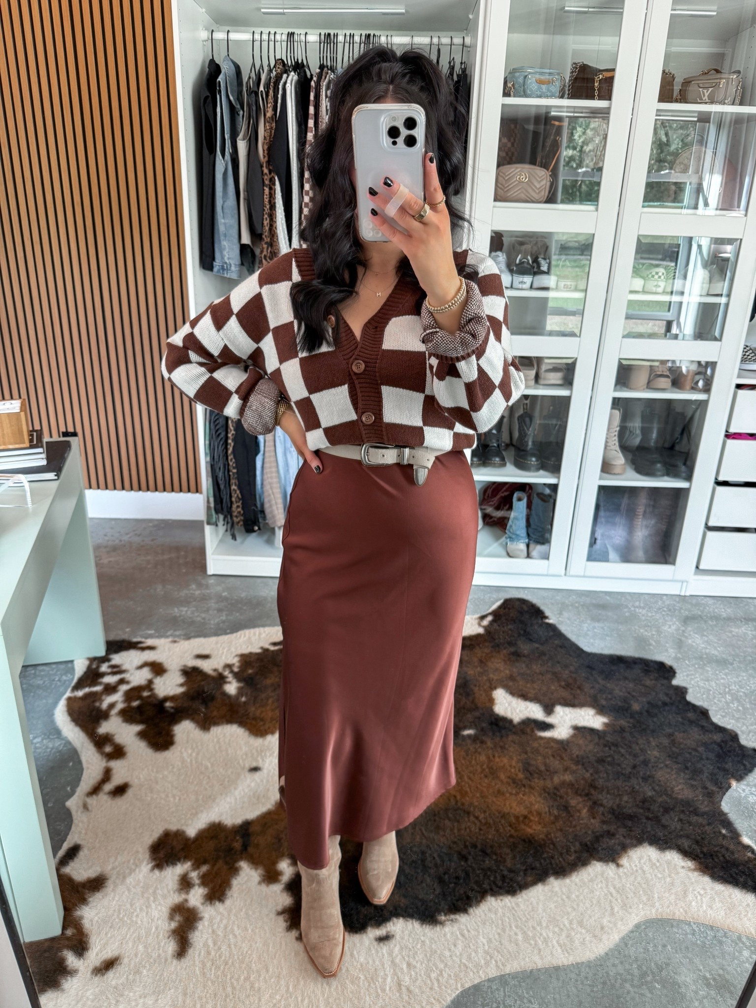 Chocolate Brown Thanksgiving Outfit 🤎

Sweater - small
Bandeau - medium
Skirt - small
Belt - small

*You can use my code meghan20 on the allie + bess site to save some money!

Love this chocolate brown combo so much! So chic and festive! Paired this brown and white checkered sweater with this brown satin skirt, added a belt & my cowgirl boots. 👏🏼



#LTKShoeCrush #LTKHoliday #LTKStyleTip