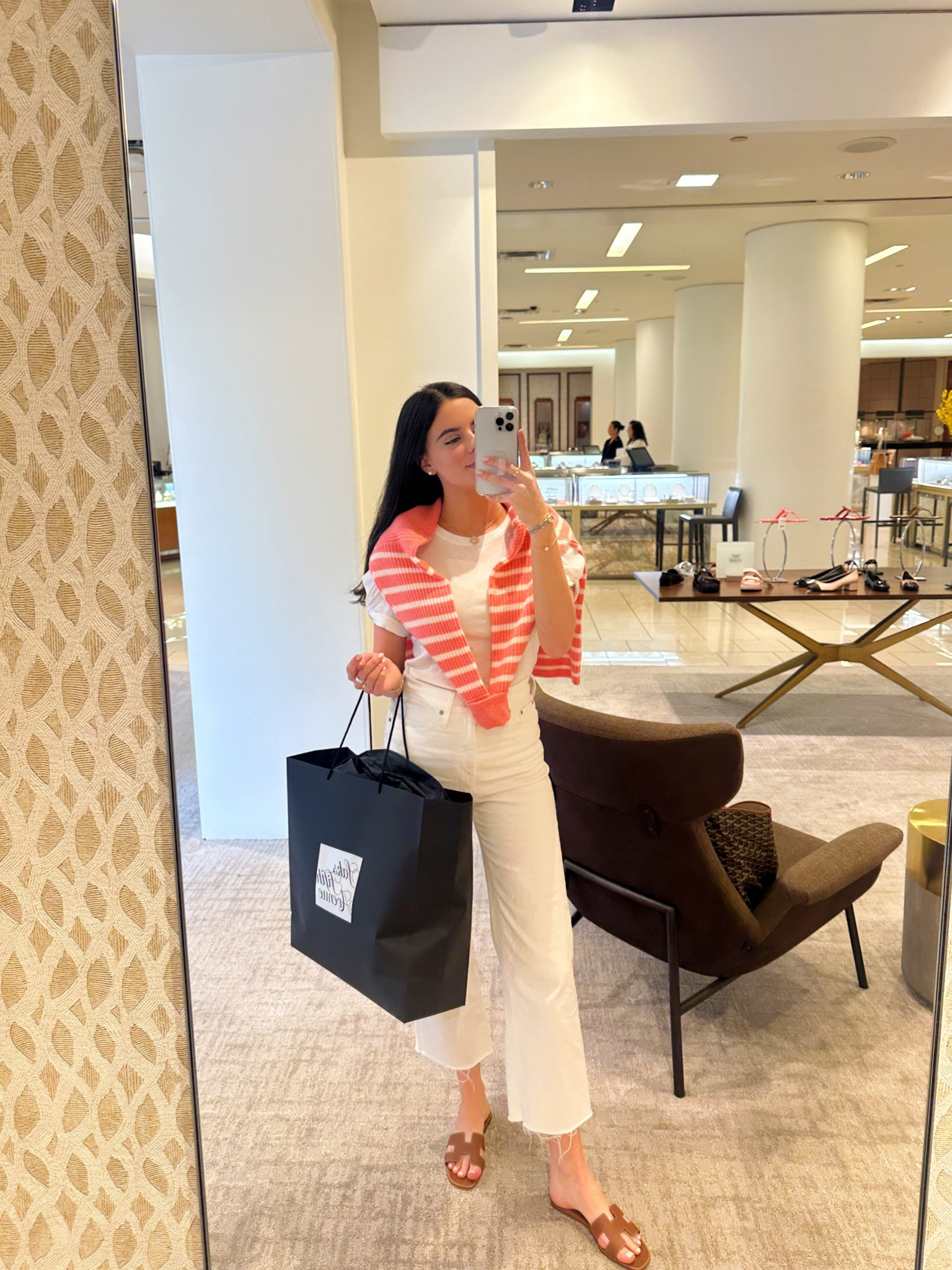 Shopping outfit! All white with a pop of pink! My sweater is cashmere from Vineyard Vines!💕