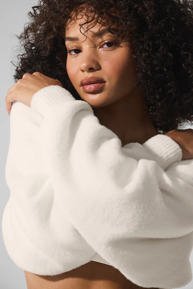 Snuggle Up Sweater Shawl | Alo Yoga (US)