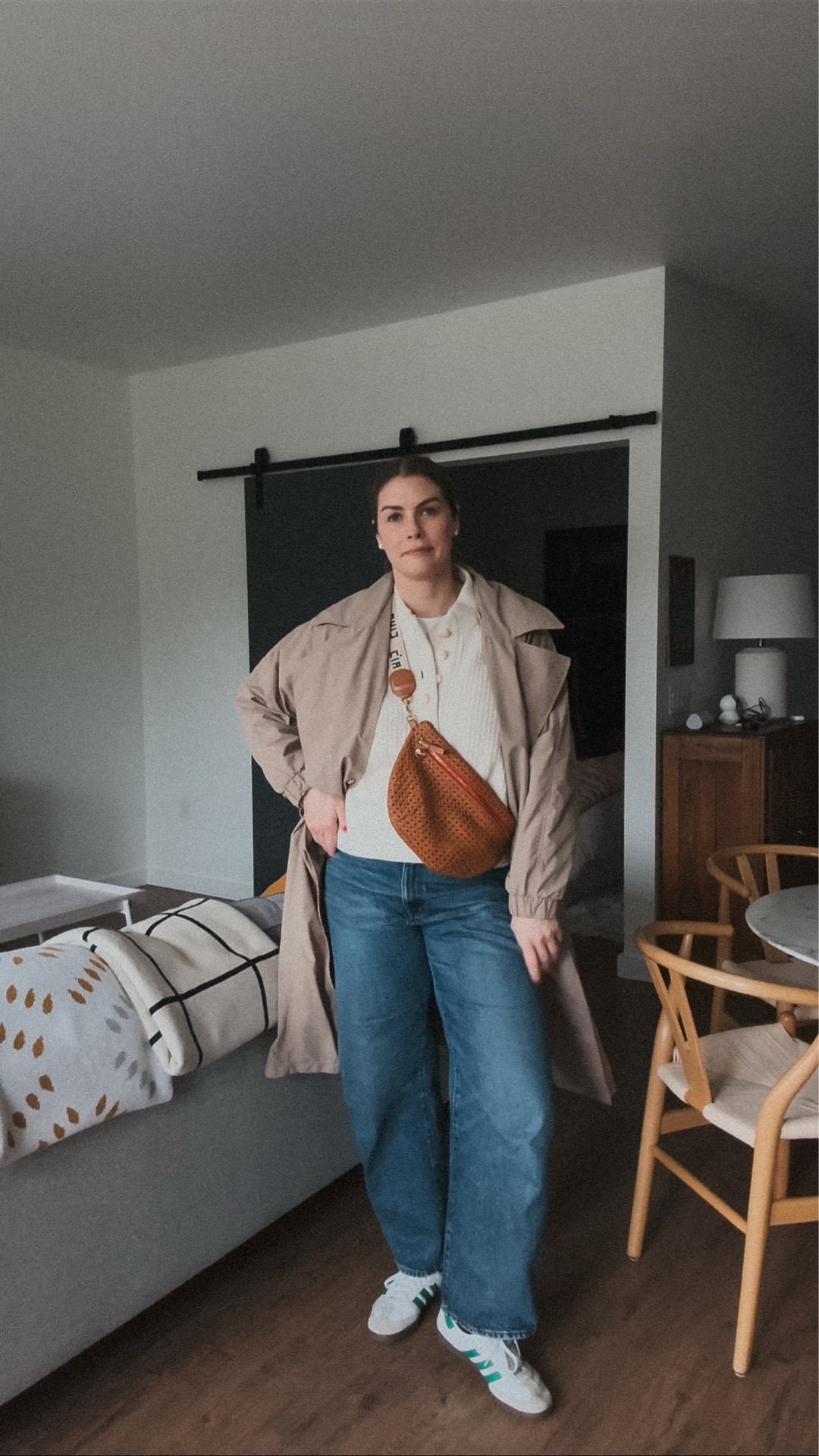 For sure had the Sunday scaries last night. Here goes nothing 🙈keeping it simple and comfy today. 

Comment ‘SHOP’ for links to exact and similar items. Jeans are on sale!!

#midsizeootd #midsizegirls #midsized #midsizeoutfit #madewell #clarev #sezanelovers