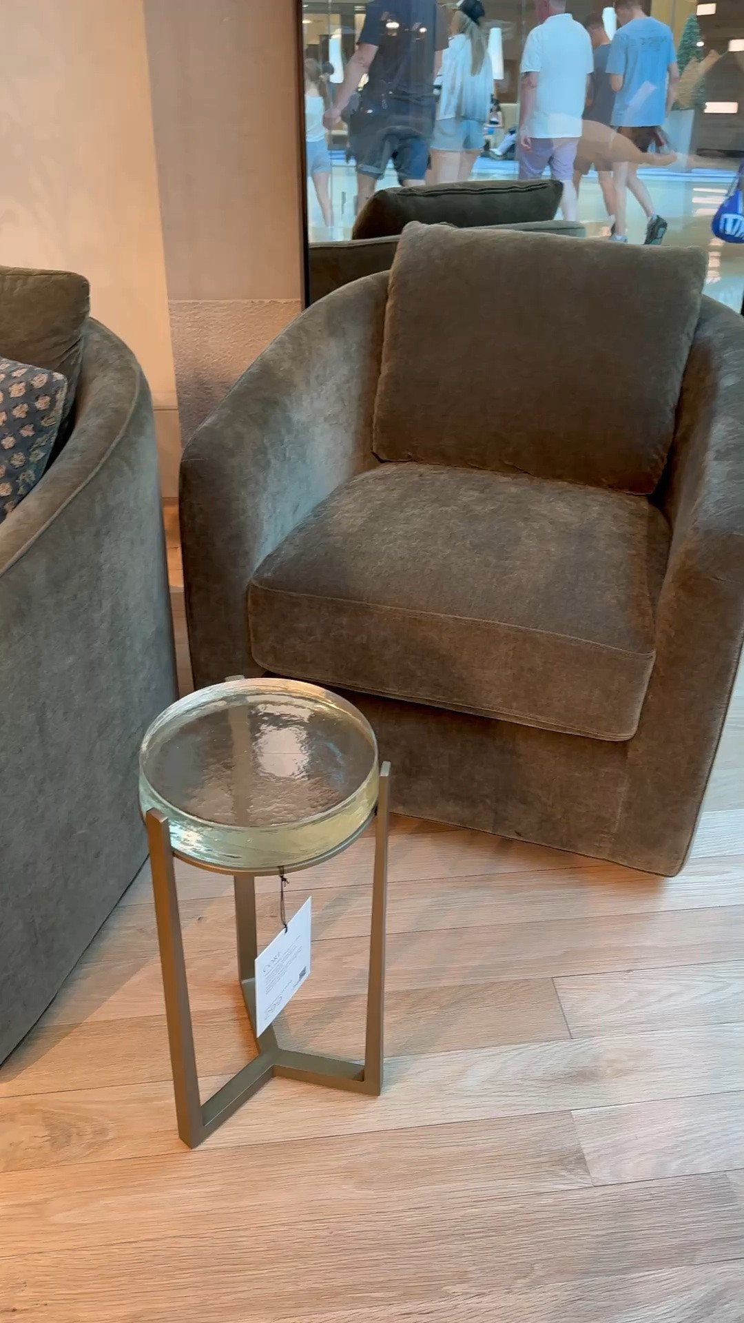 Swivel chair, home decor, living room decor

#LTKHome #LTKdayinmylife #LTKSeasonal