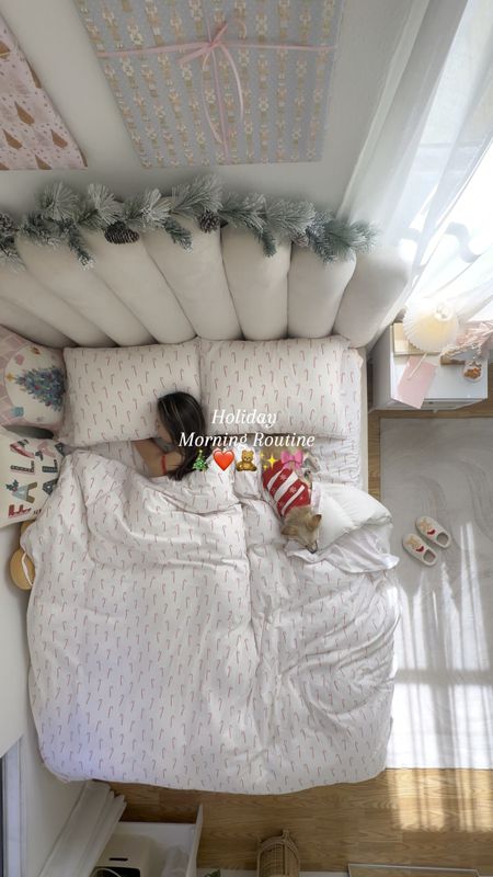 Holiday bedroom morning routine🎄🎅🏻❤️✨🥱

#LTKHoliday #LTKVideo #LTKhome