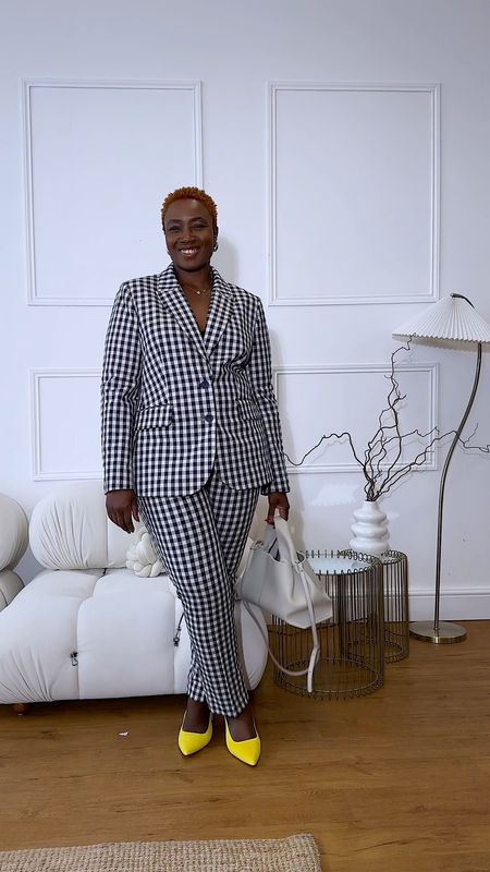 Are you wearing gingham this spring ? Checked prints are one of my absolute favourites to wear during the spring and summer months. I love that it adds an instant interest to the outfit and each piece can be worn separately with other items. 

Out linked on my @ltk.europe in my bio 

Includes some Pr items 

#size16style #curvyconfidence #ginghamskirt #checkedblazer #midsizefashion #unlockyourstyle 

#LTKmidsize #LTKfindsunder100 #LTKover40