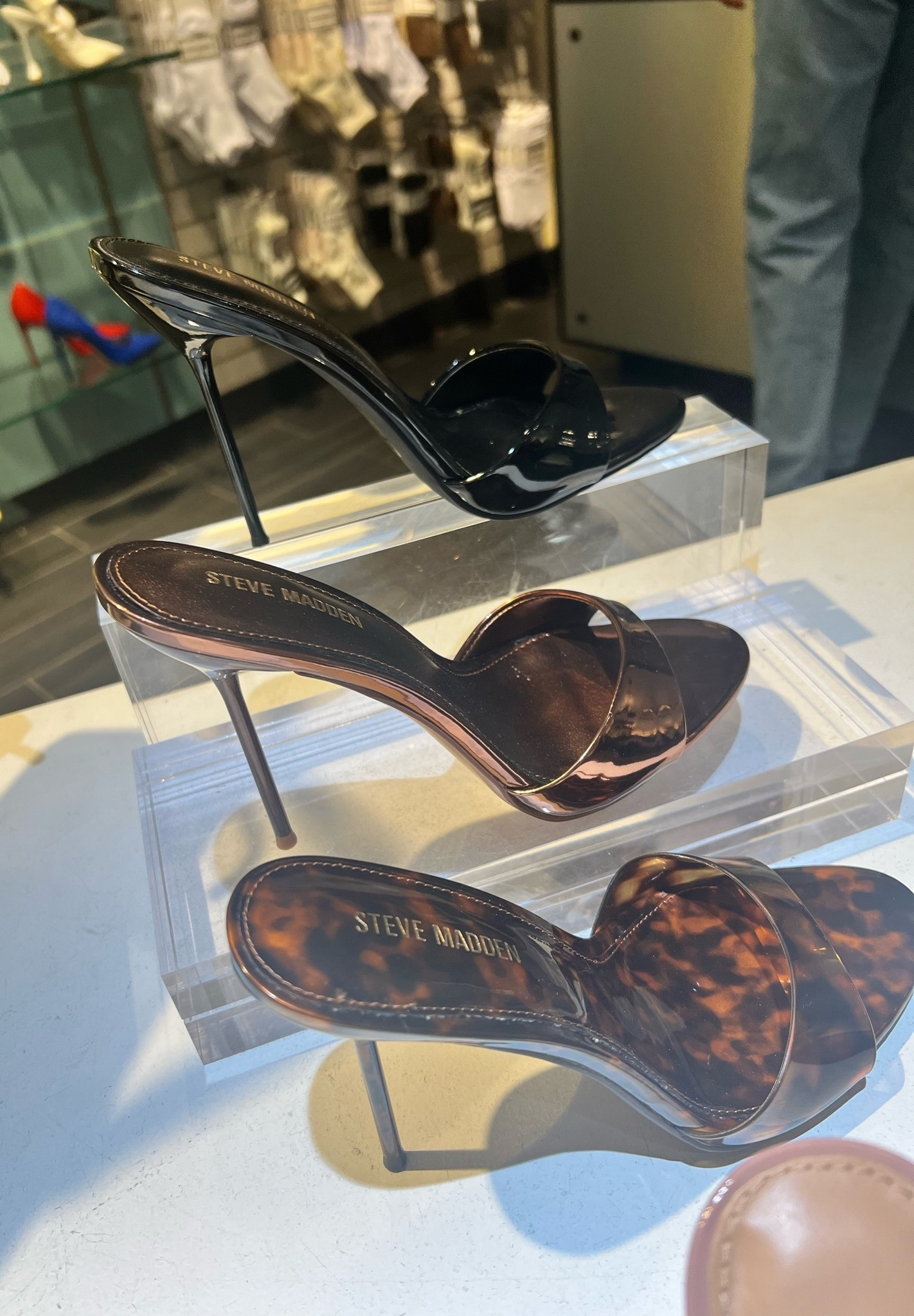Let’s bring heels back even if it’s only to walk in to the restaurant for dinner and to walk out! These are everything for date night or gno!

#LTKgrwm #LTKootd #LTKdayinmylife