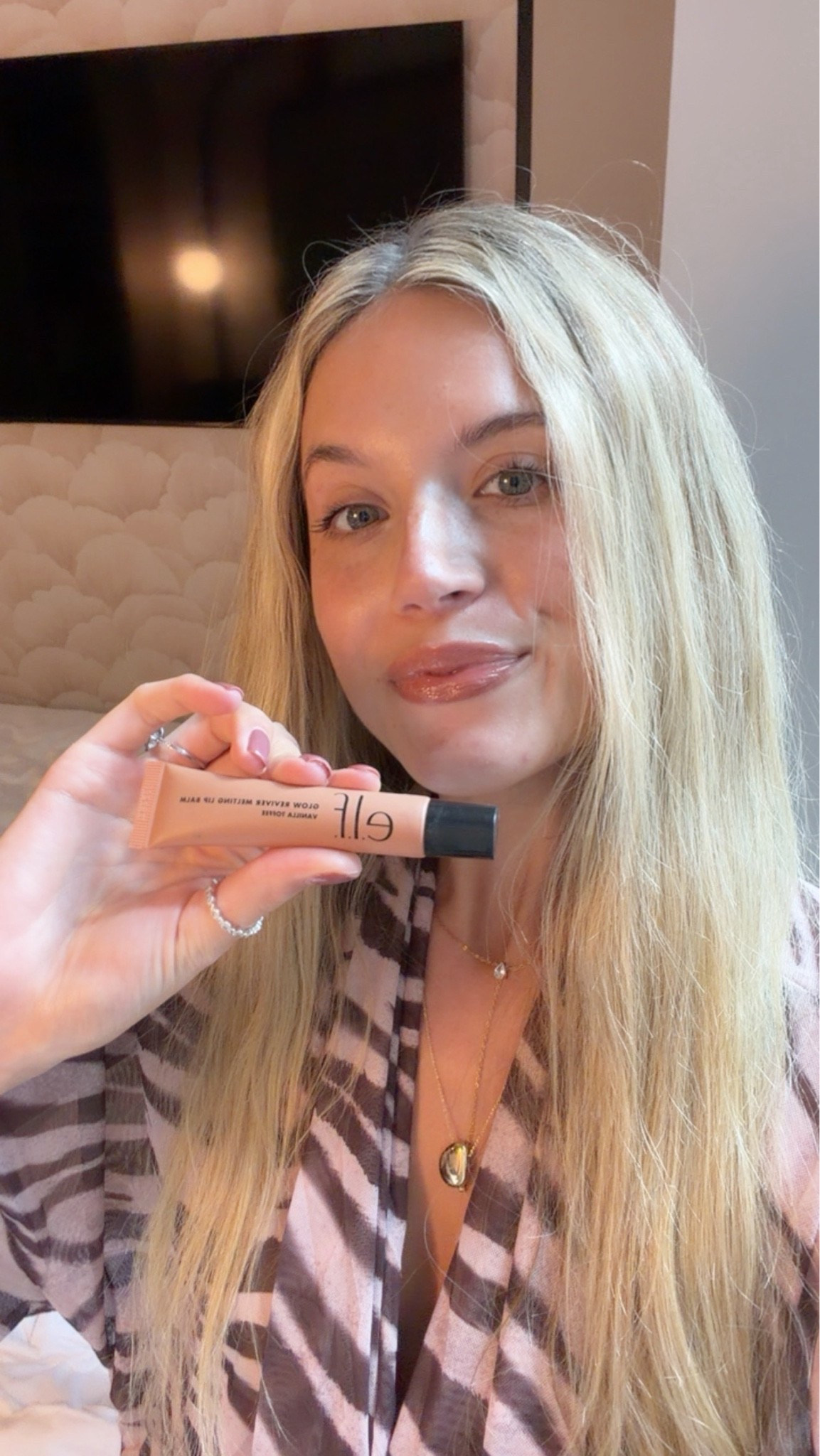I love these glow balms! Glossy but hydrating! #elf #walmart #beauty

#LTKNYFW #LTKootd