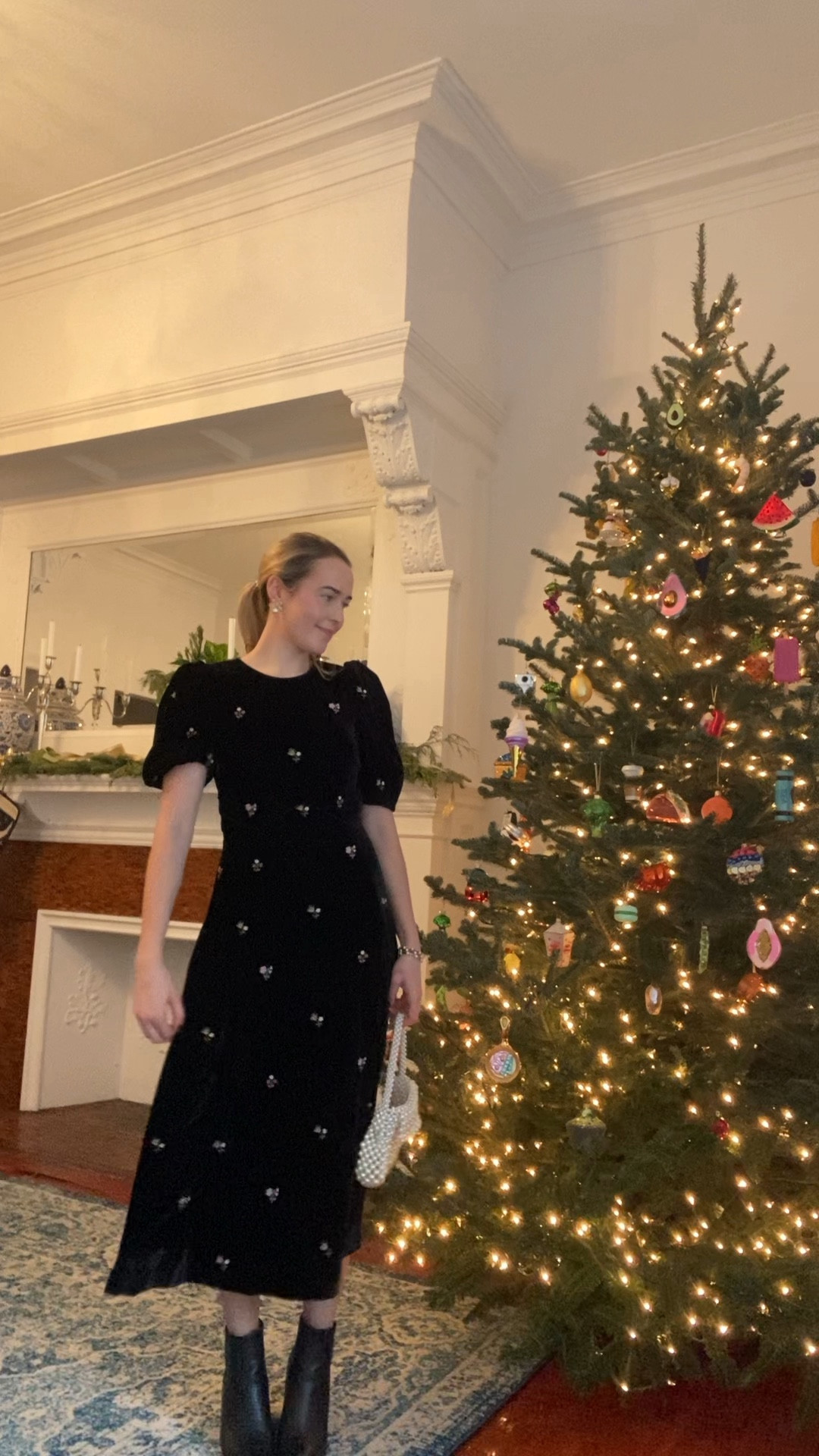 Little velvet moment 🖤

#LTKVideo #LTKGiftGuide #LTKSeasonal