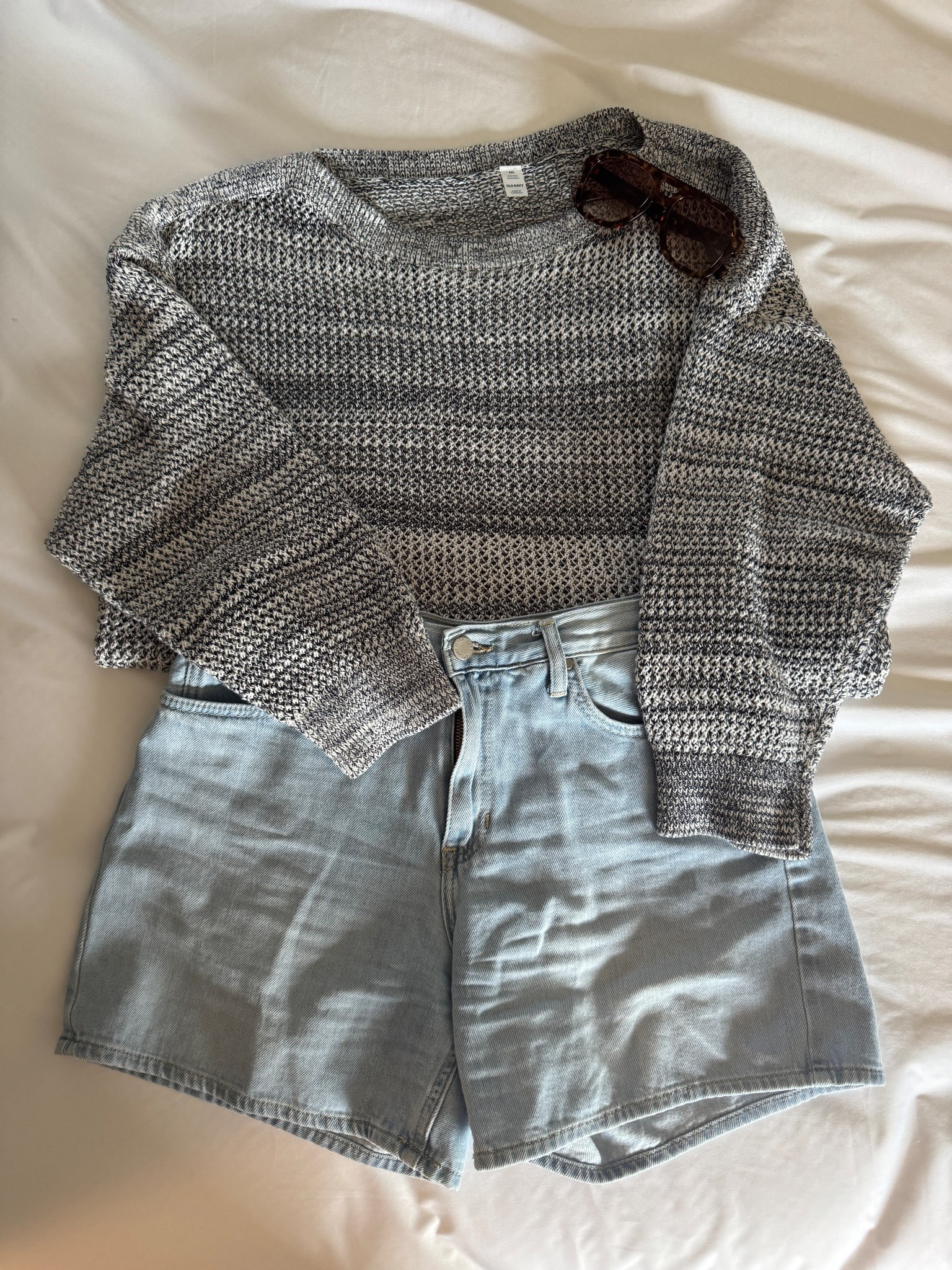 4th of July Outfit Series 🇺🇸 // Part 4: Cool & Comfy 💥

A lightweight summer sweater + baggy dad shorts = effortless & festive.
Perfect for staying comfy while still giving “put together” ✨

I got a extra large in the top and small in bottoms!

#LTKFourthOfJuly #LTKCasualStyle #DadShortsSeason #HolidayOutfits

#LTKSeasonal #LTKSummerEdit #LTKBeauty