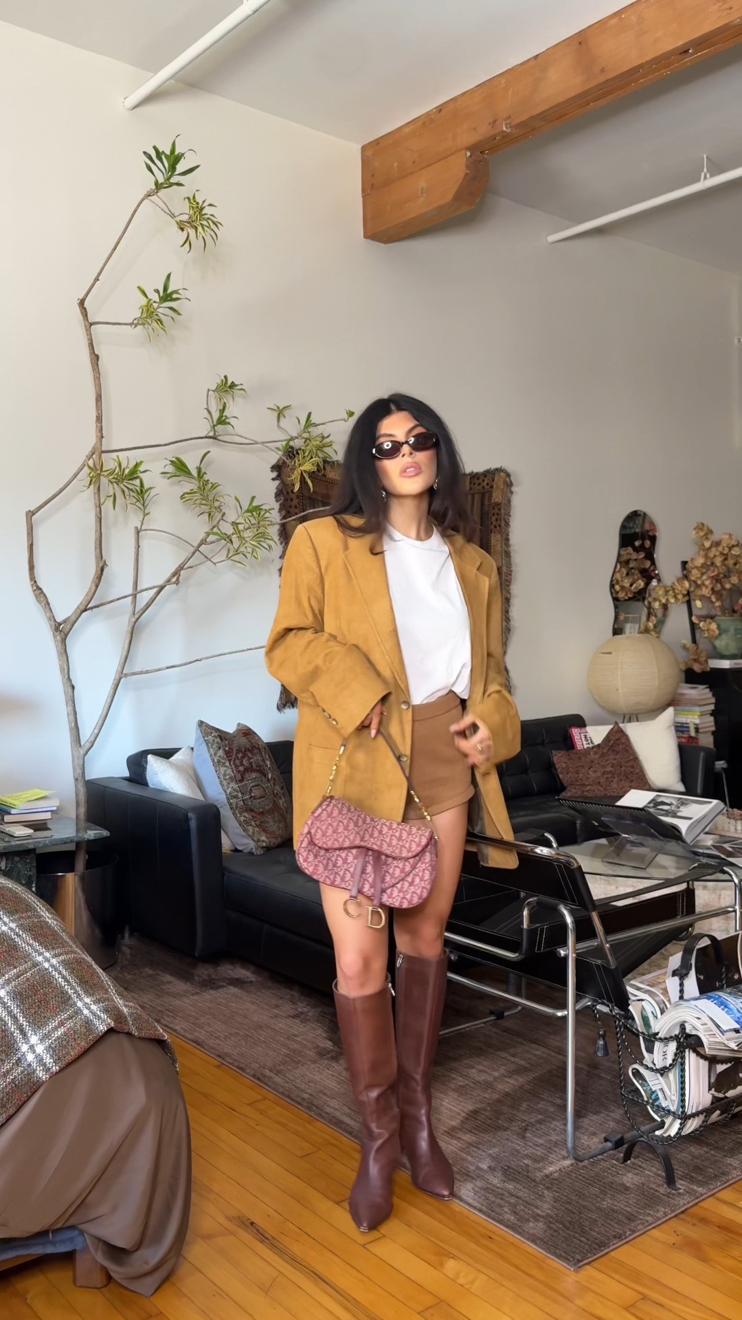 The suede is coming out people!


Vintage Dior, burgundy boots, knit shorts, perfect white shirt, casual dressy outfit inspo

#LTKItBag #LTKStyleTip #LTKShoeCrush