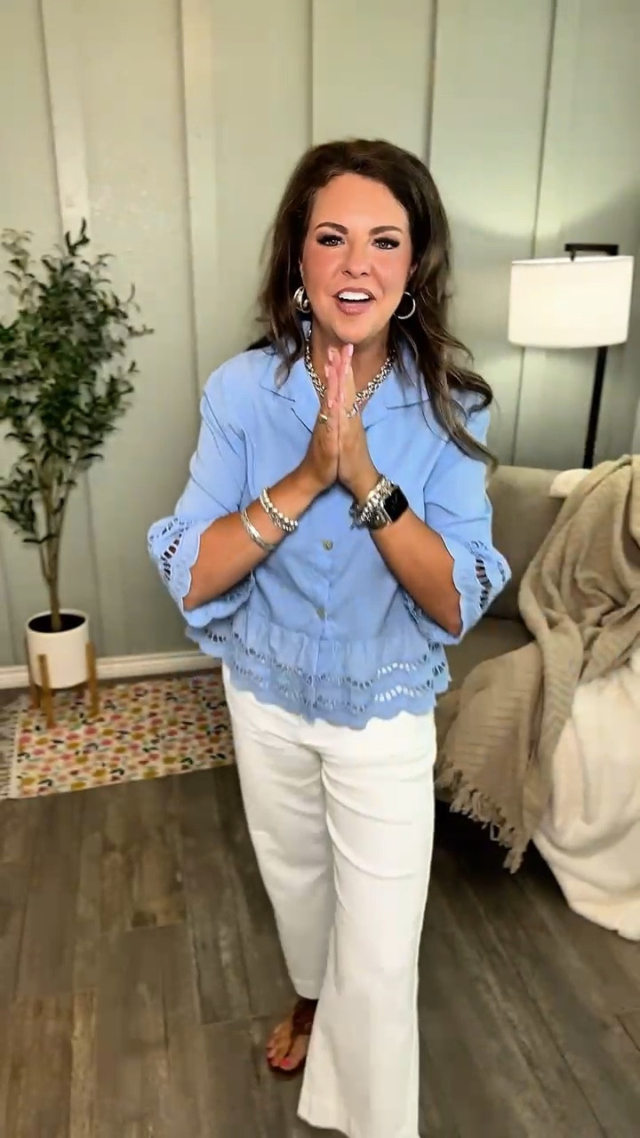 Love all the details on this super cute top! It is too cute!! Classic button down with some added flare!
@Cicy Bell shop #bellsleevetop #girlydetailtop #buttondown #eyelet #classicbuttondown