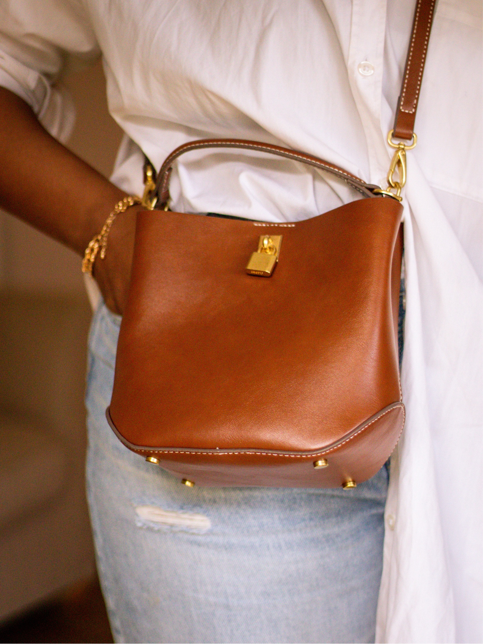 the best YSL 37 bucket bag dupe
(Exists in black and brown)

#dupealert #luxuryforless #yslbag #ysldupe 

#LTKitbag #LTKunder50 #LTKstyletip