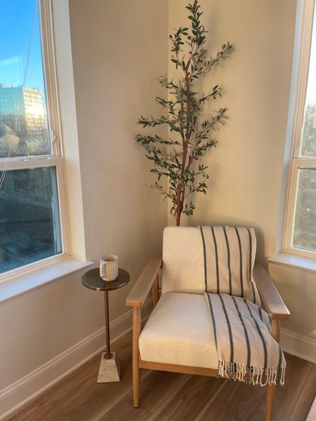 Cozy corner 🤍 







Home decor
Organic modern
Apartment decor
Corner in your house
Accent chair
Martini table
Olive tree 
Jazz corner
Moody lighting 

#LTKSeasonal #LTKhome #LTKstyletip