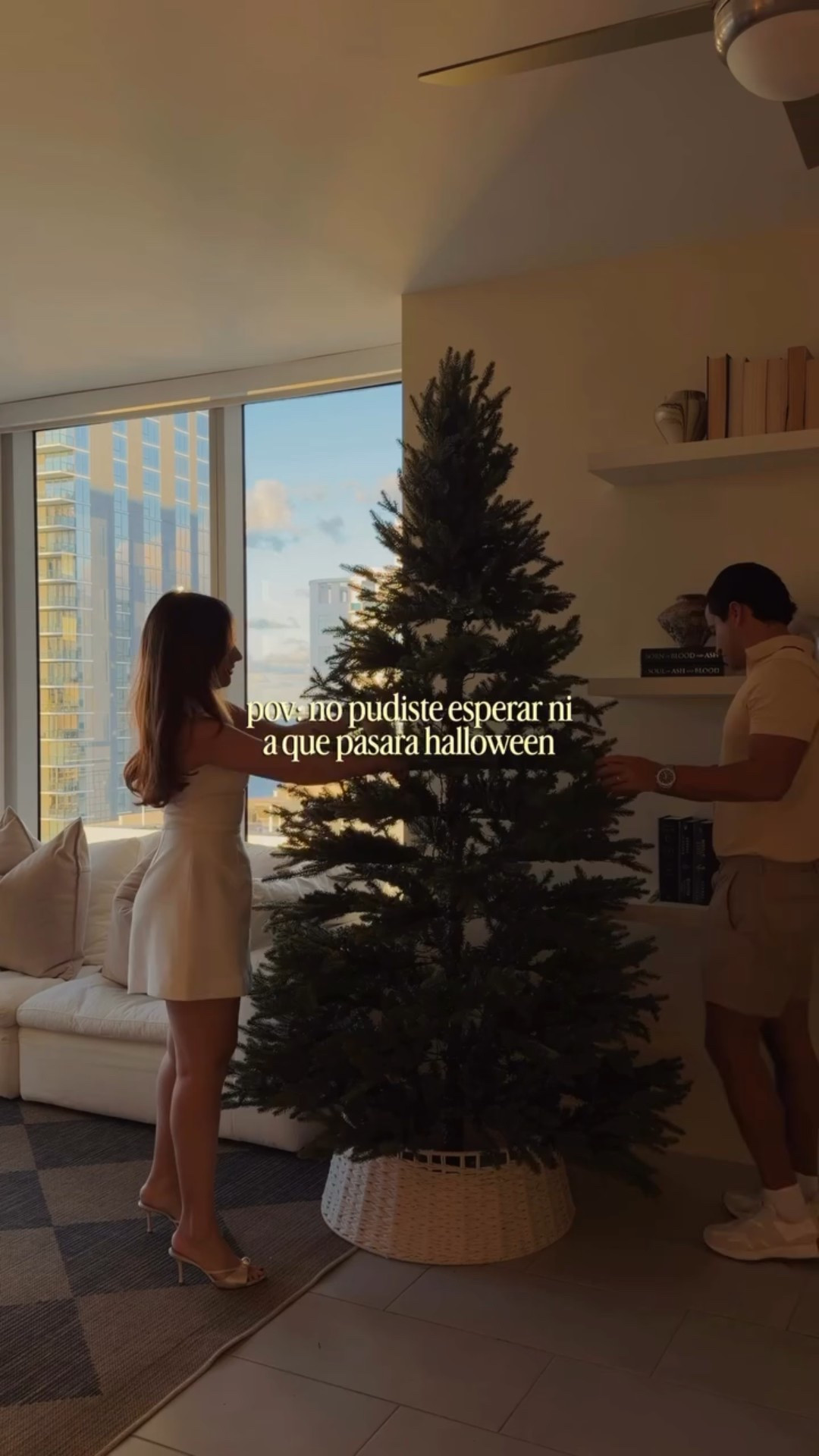 Perdón Halloween who? We are Christmas people here😂 quién más no pudo esperar como yo? 

Let this be your sign to put the tree up 😮‍💨🤌

#LTKSeasonal #LTKHoliday