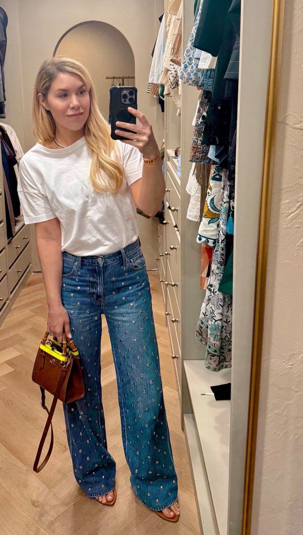 Jeans are almost 50% off!


#LTKSeasonal #LTKSaleAlert #LTKdayinmylife