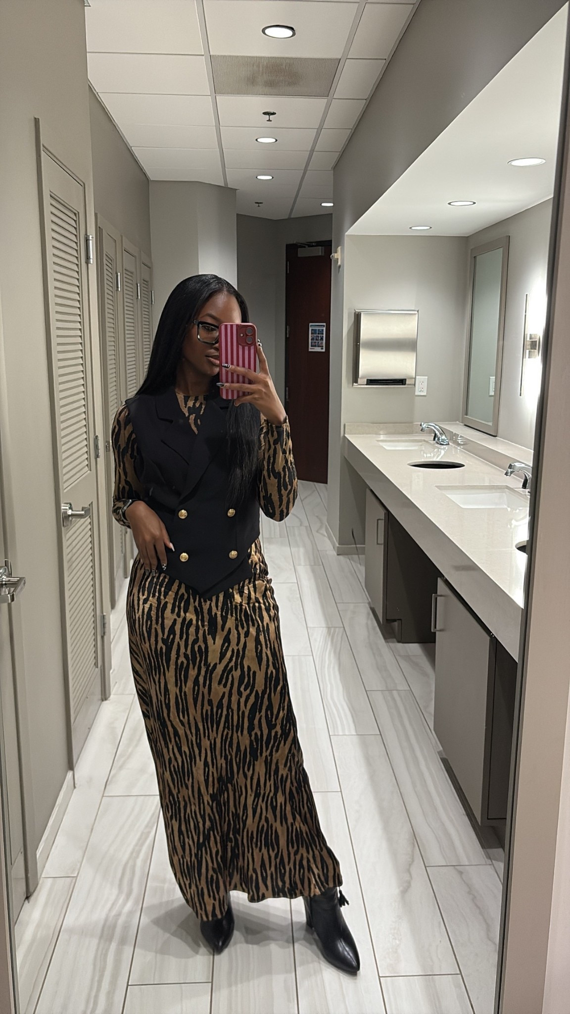 Office fit check 🐅
The bodysuit is H$M
Skirt H&M
Vest SHEIN
I tried to link similar pieces 

#LTKWorkwear #LTKFindsUnder100 #LTKdayinmylife