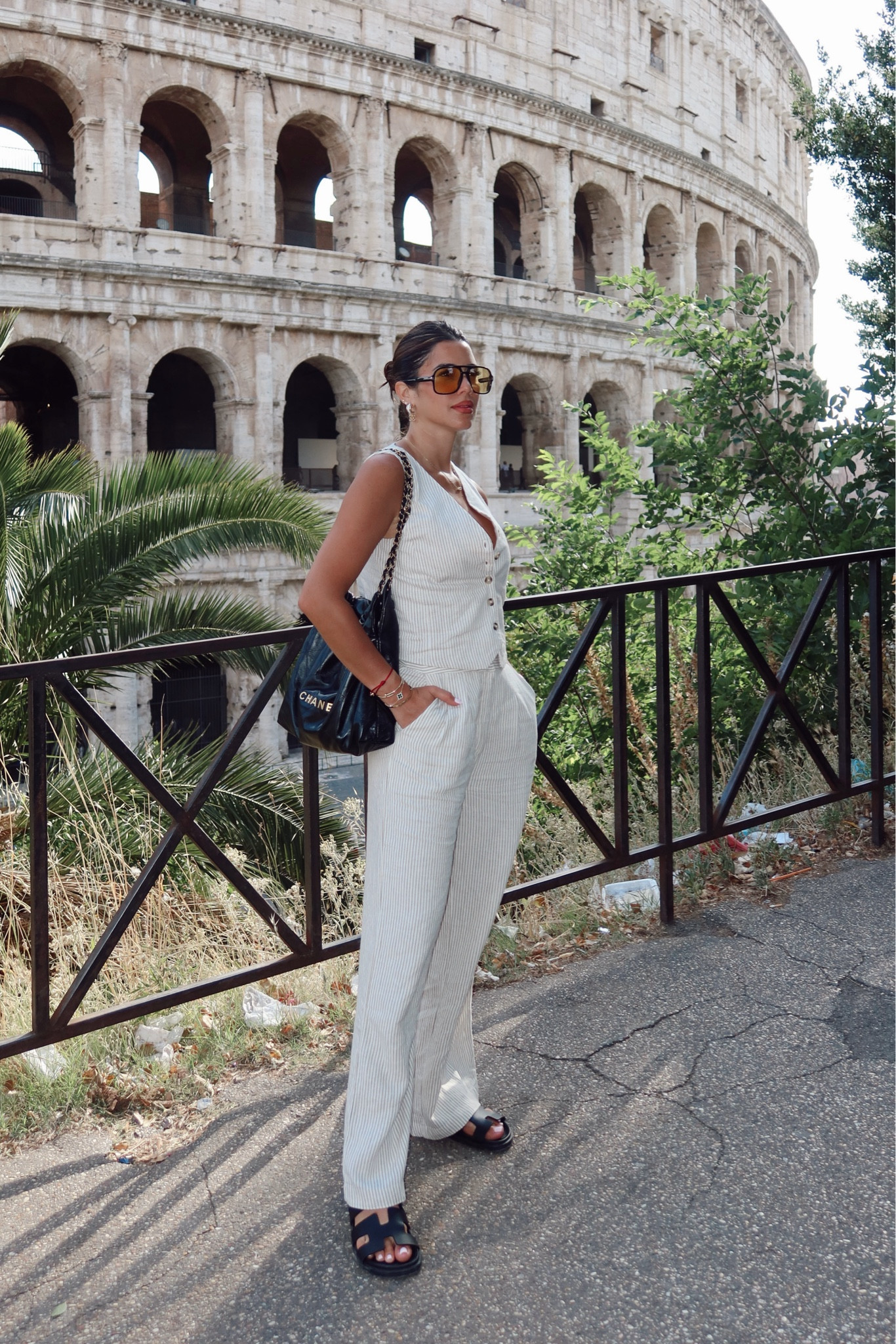 Outfit i wore in Rome! This two piece linen set is super fresh and comfortable
Im wearing size 4 in both 

Eurosummer outfit