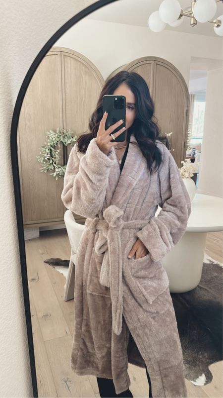 This robe is so cozy and would make a great gift this holiday season! Currently on sale and under $40 ✨

#LTKSeasonal #LTKstyletip