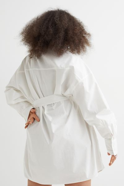 H&M+ Blusenkleid mit Bindegürtel | H&M (DE, AT, CH, NL, FI)