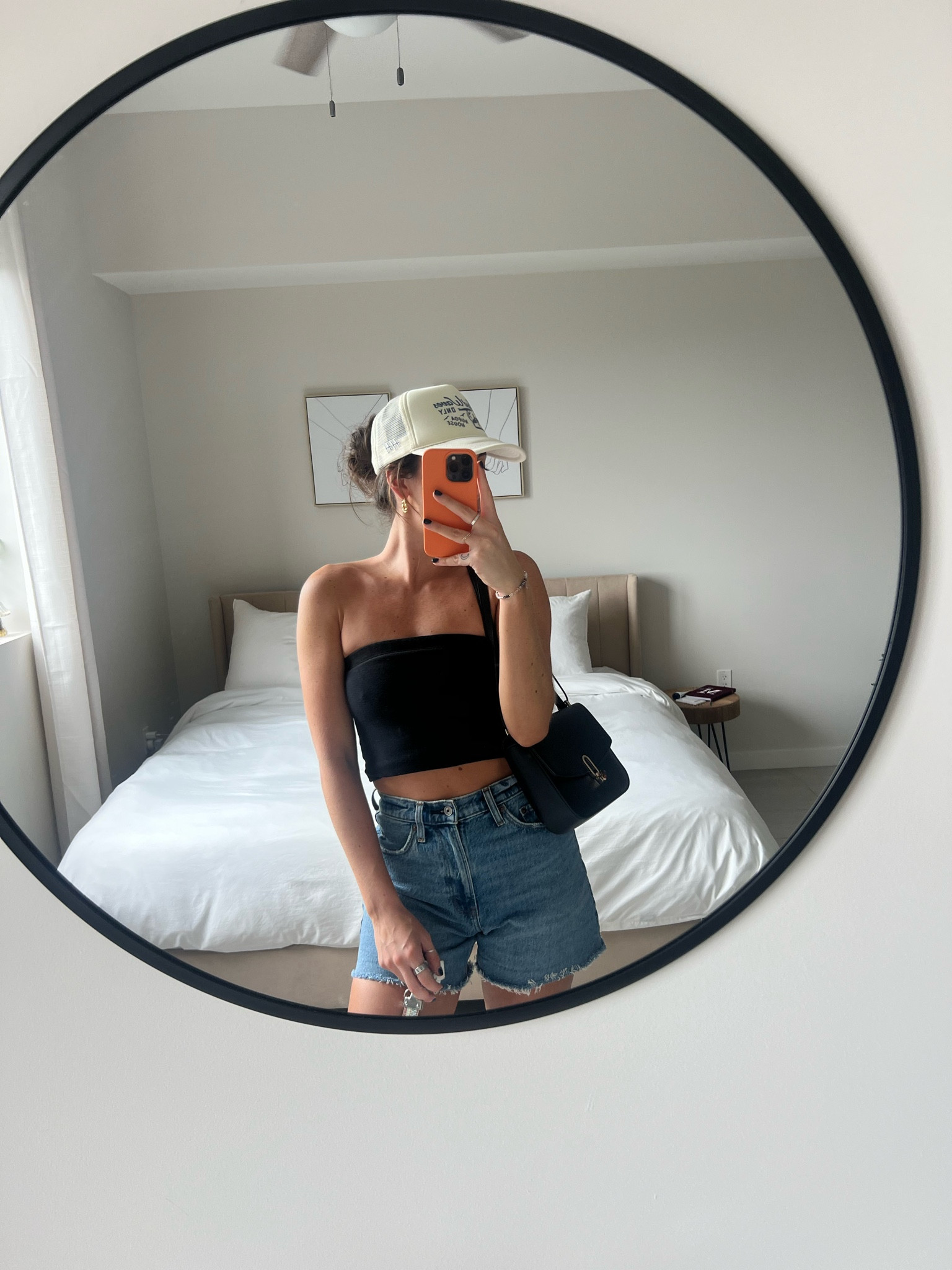 Hat: Huega House 
*code MARINO15* 

Top: Amazon

Shorts: Abercrombie 


#summer #hat #basics #abercrombie #amazon 