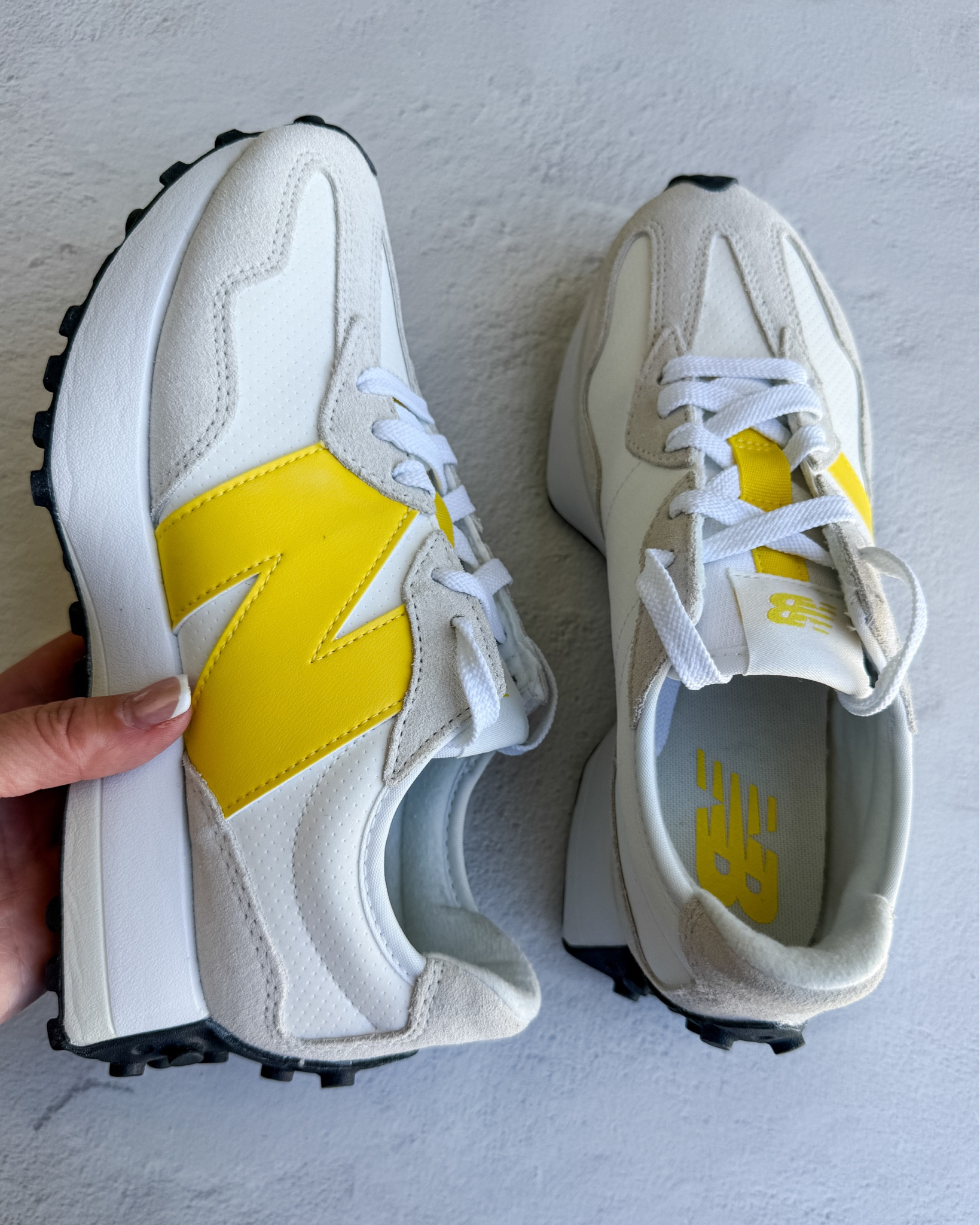New Balance 327 Sneakers in White & Starburst

#LTKfitnessgoals #LTKSeasonal #LTKActive